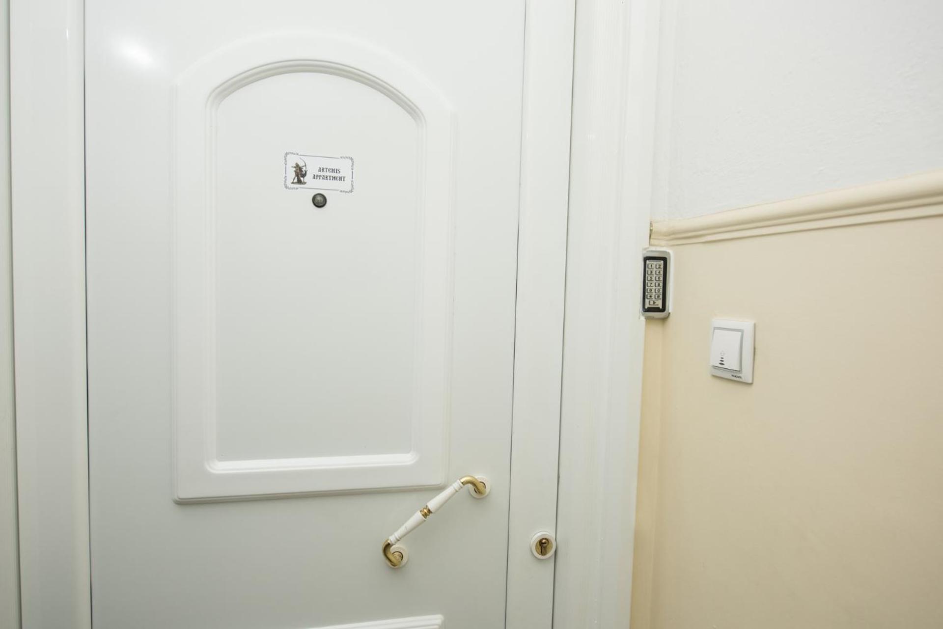 Artemis Luxury Apartment