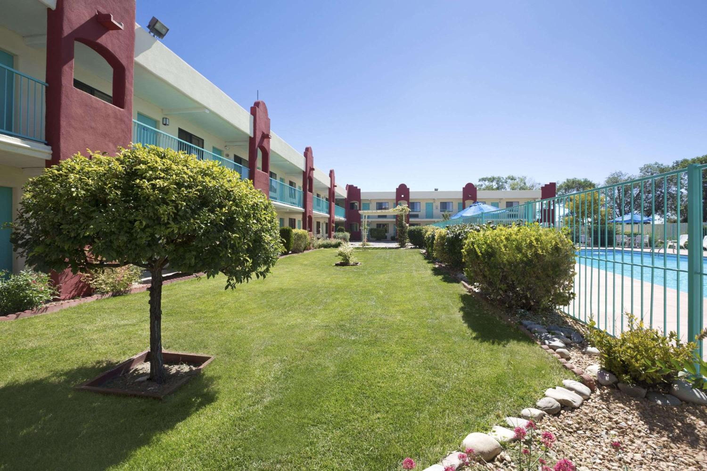Santa Fe Vacations - Days Inn by Wyndham Santa Fe New Mexico - Property Image 1