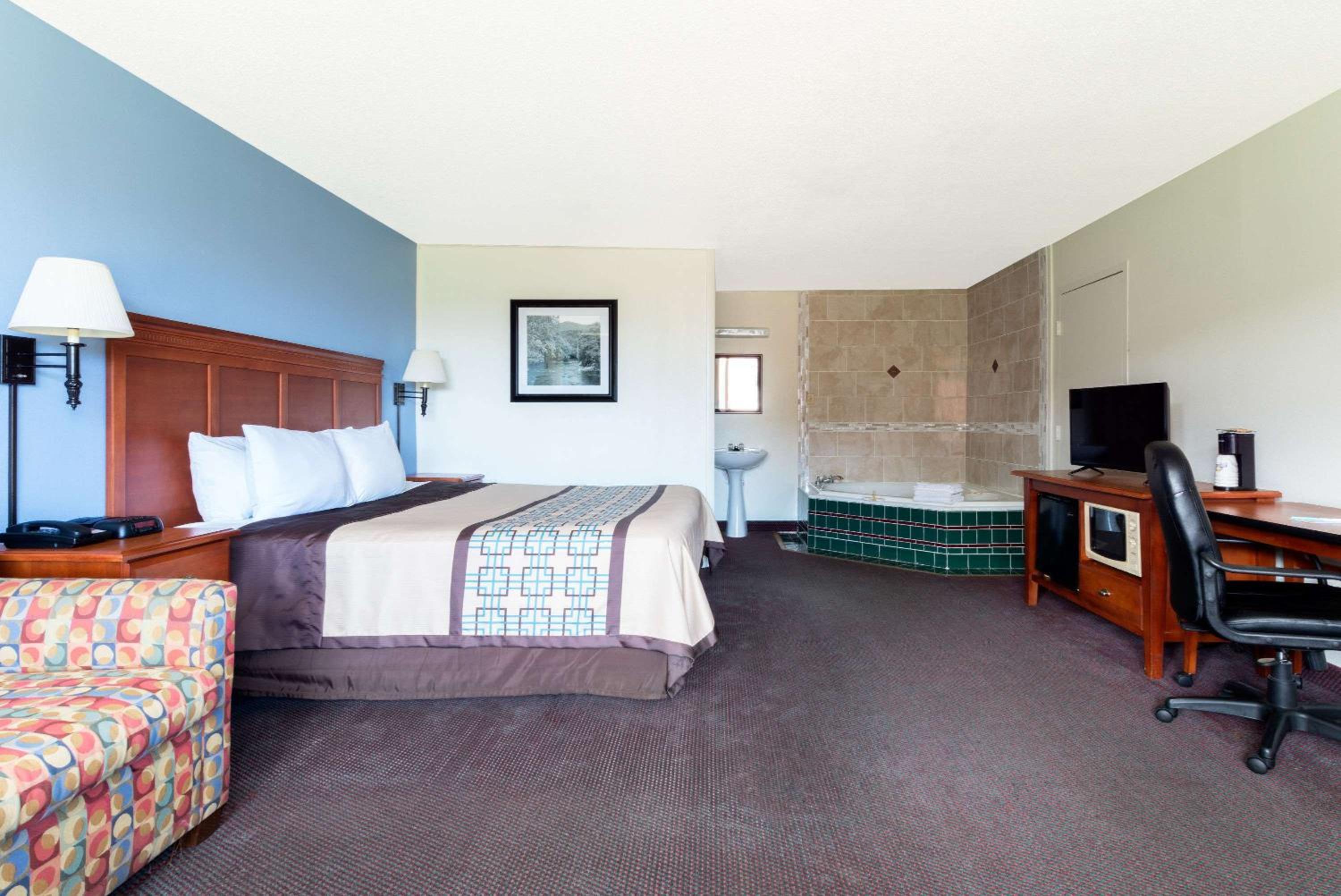 Luray Vacations - Days Inn by Wyndham Luray Shenandoah - Property Image 1
