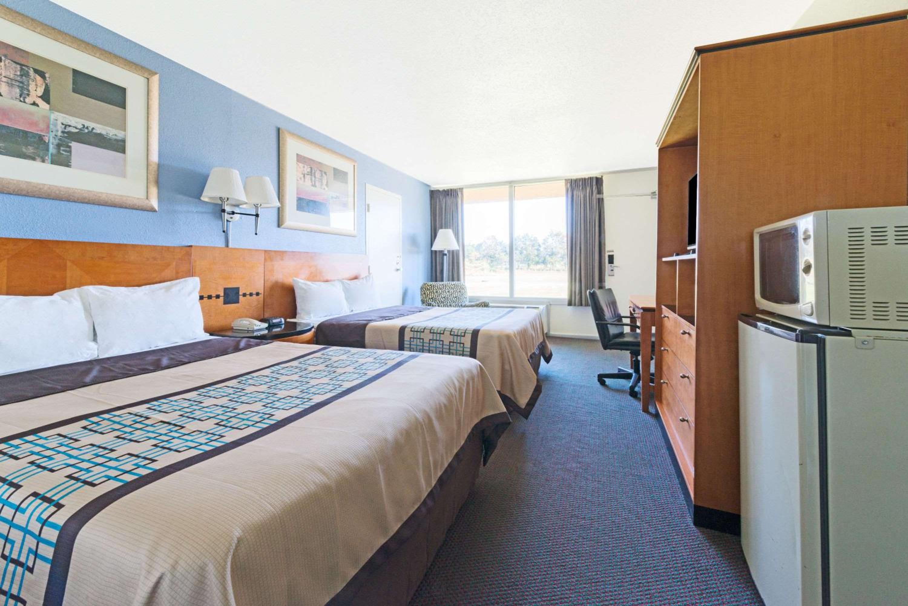 Luray Vacations - Days Inn by Wyndham Luray Shenandoah - Property Image 11