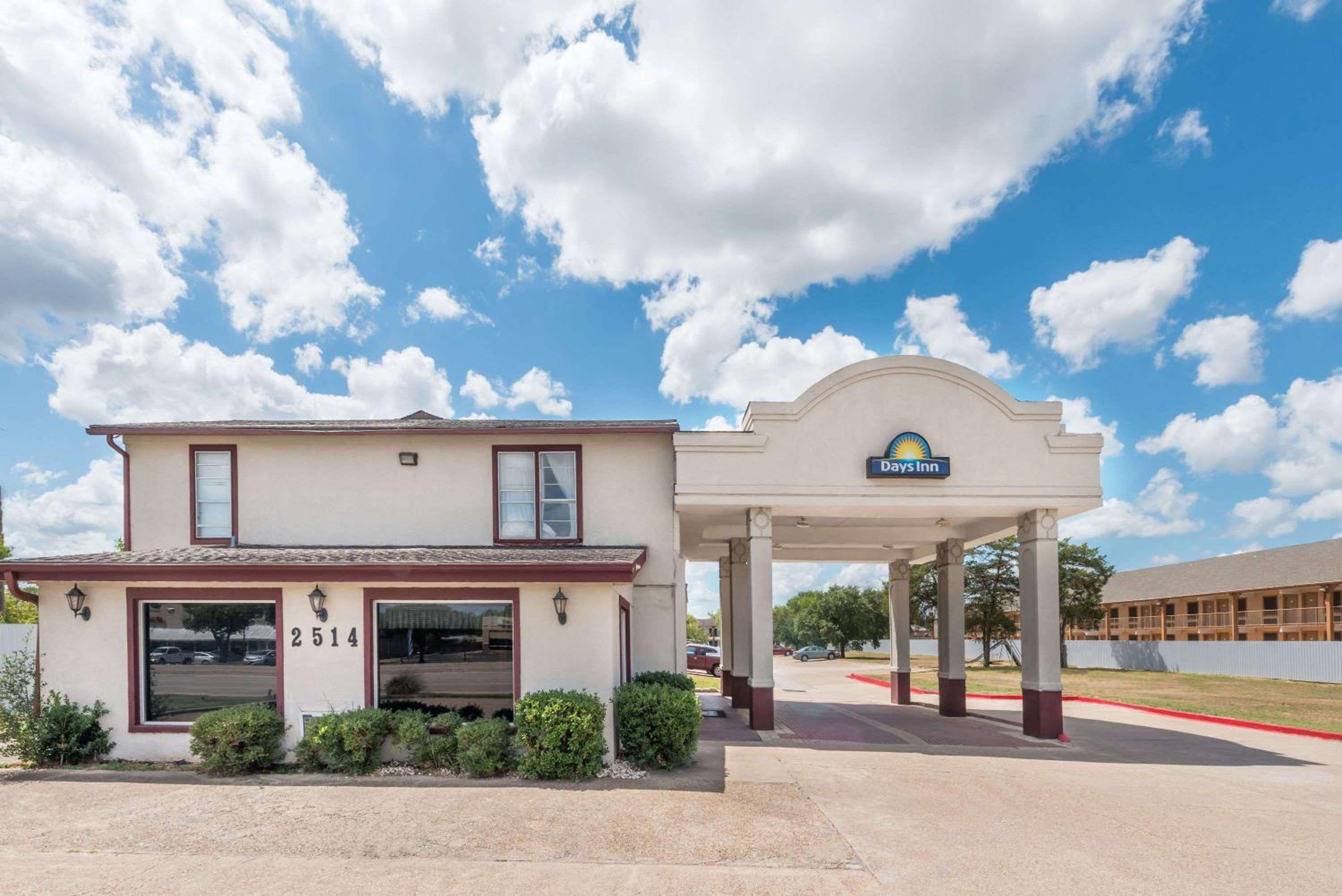 Hotel Days Inn by Wyndham Bryan College Station - Image 1