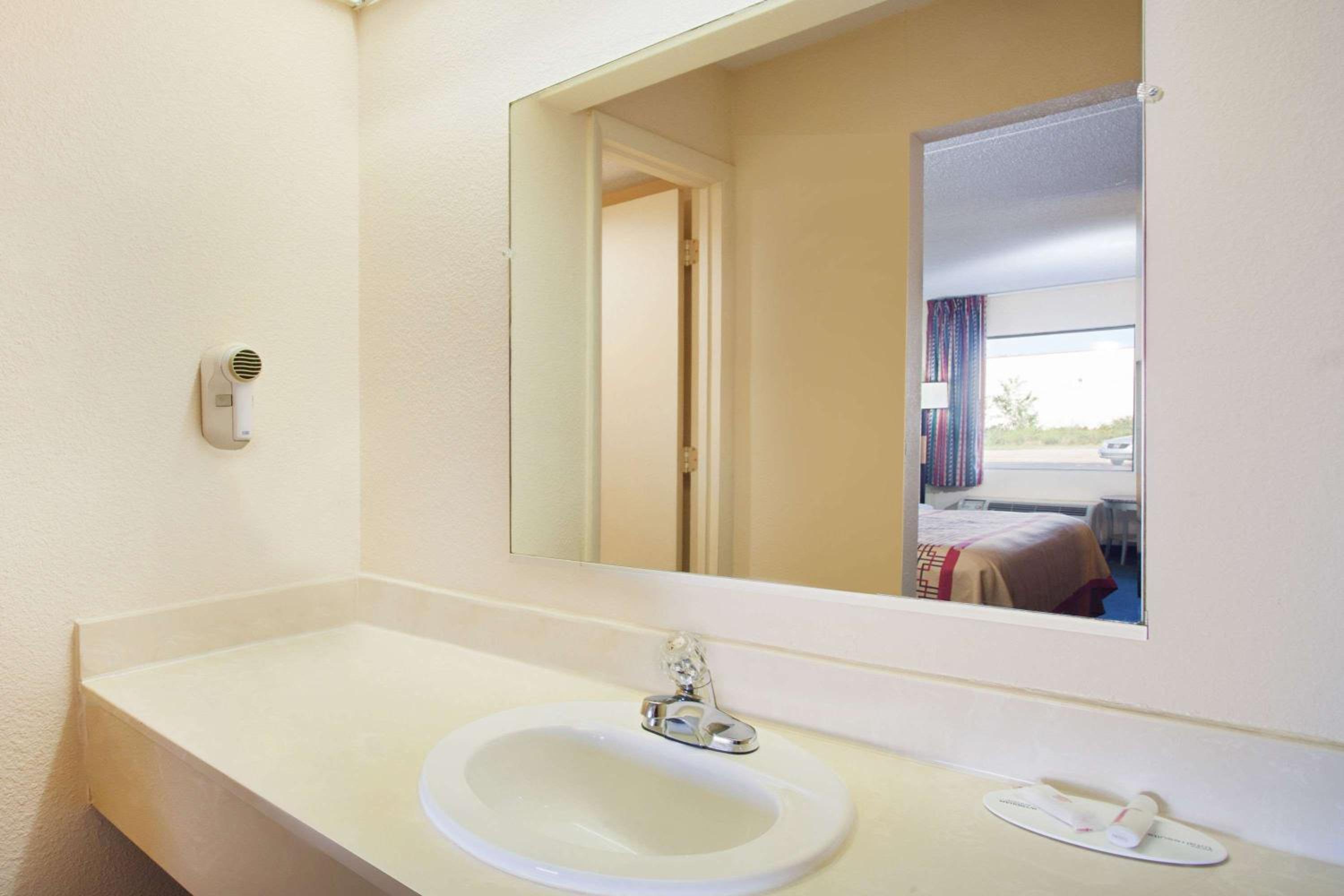 Days Inn by Wyndham Greeneville
