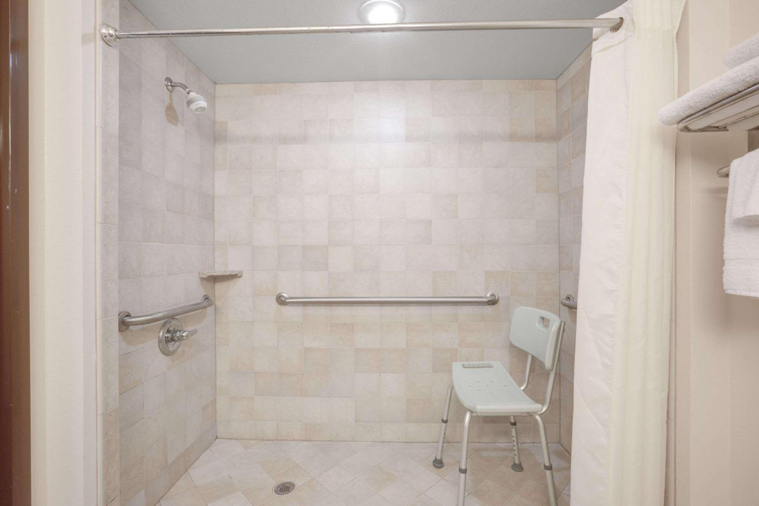 Days Inn by Wyndham Mount Hope - Property Image 6