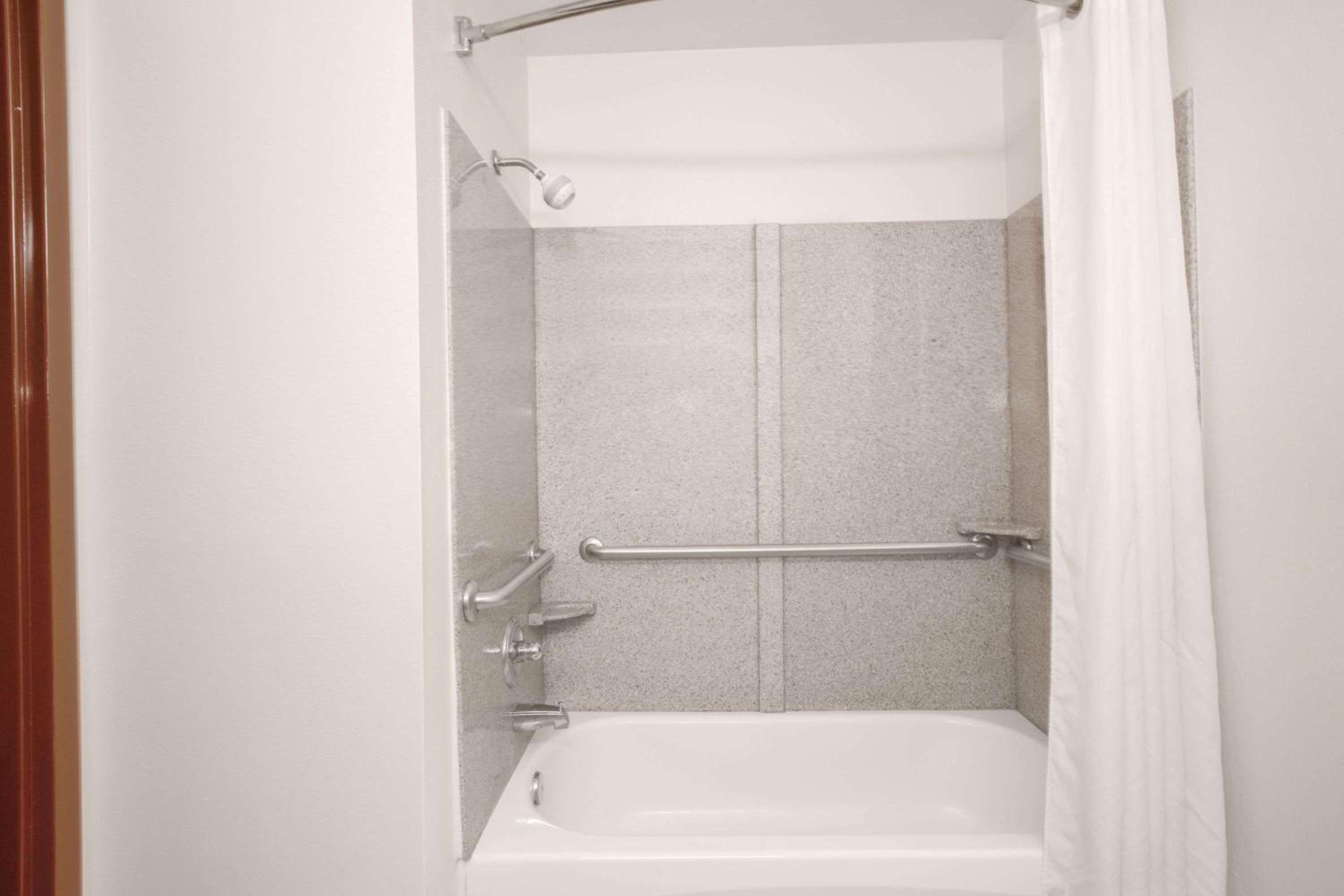 Days Inn by Wyndham Mount Hope - Property Image 11