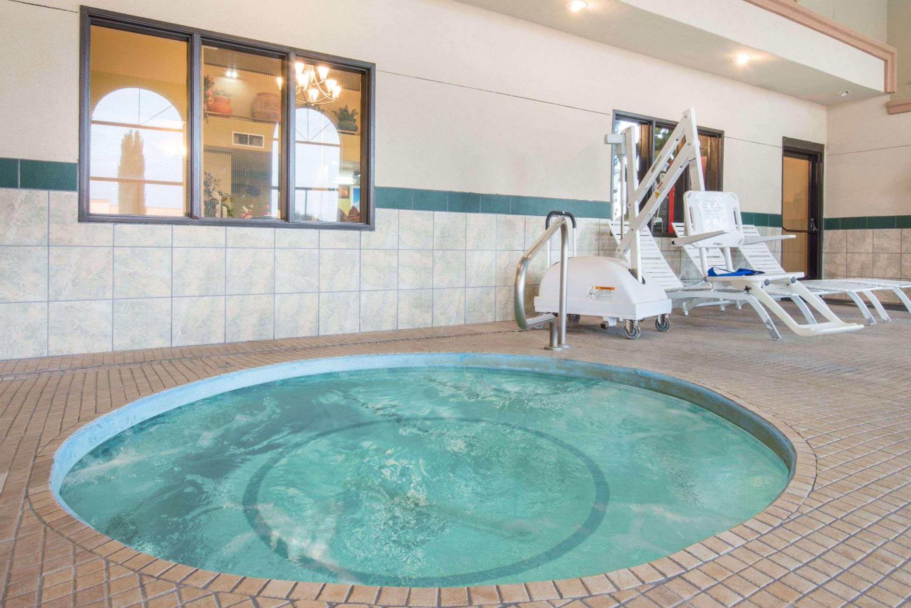 Days Inn by Wyndham Carlsbad view 5