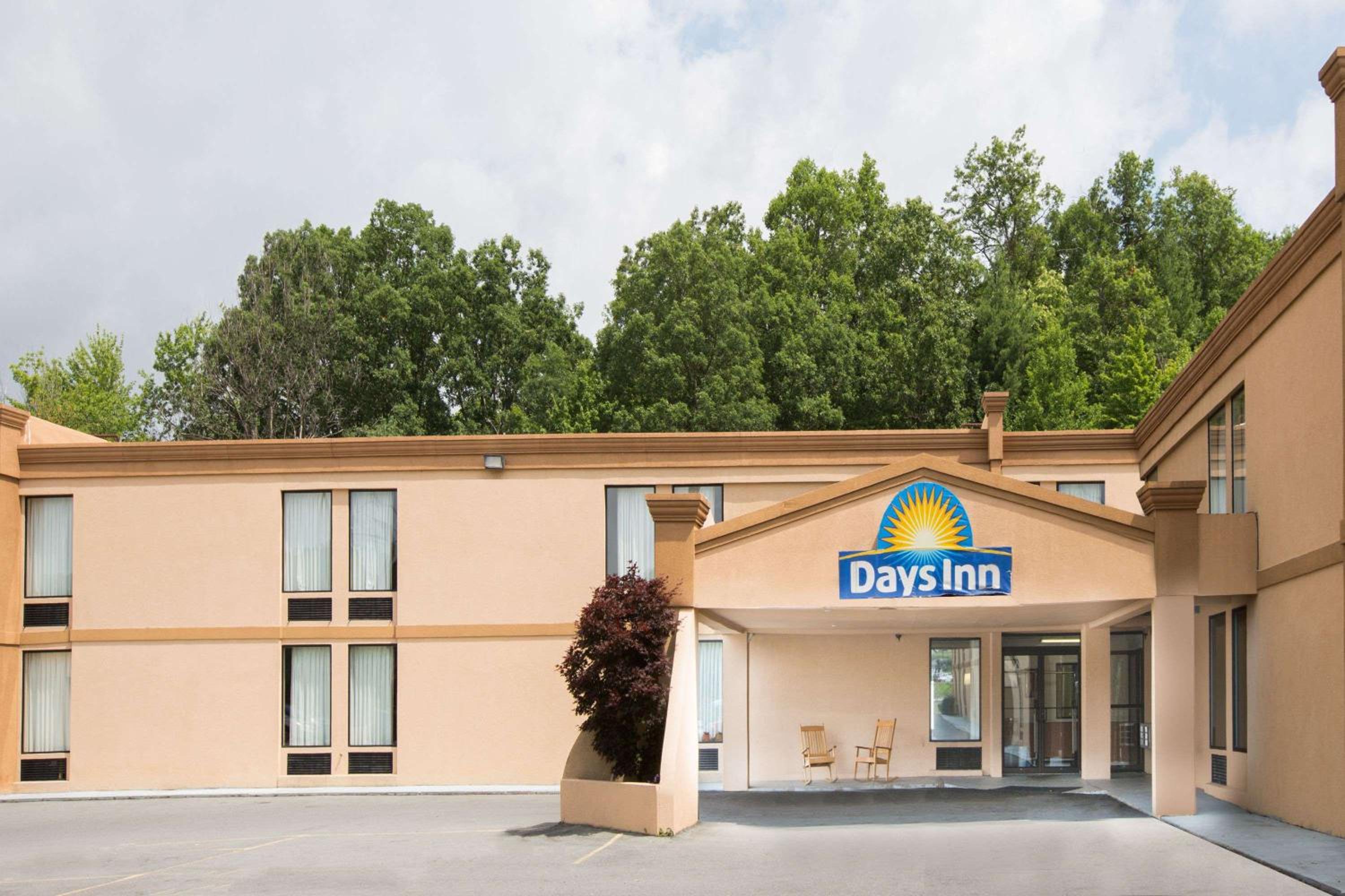 Days Inn by Wyndham Mount Hope - Property Image 1