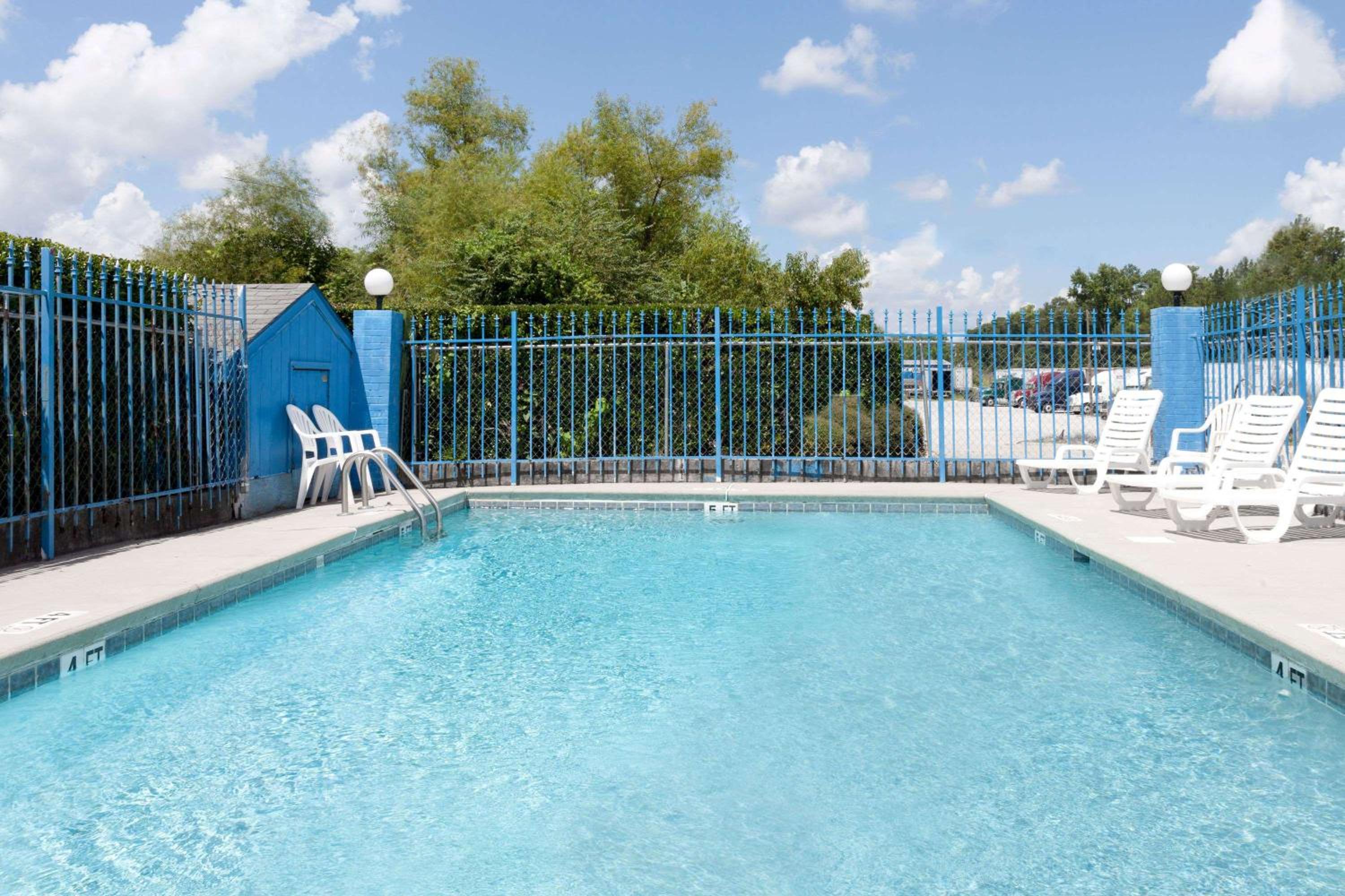 Days Inn by Wyndham Columbia NE Fort Jackson view 3