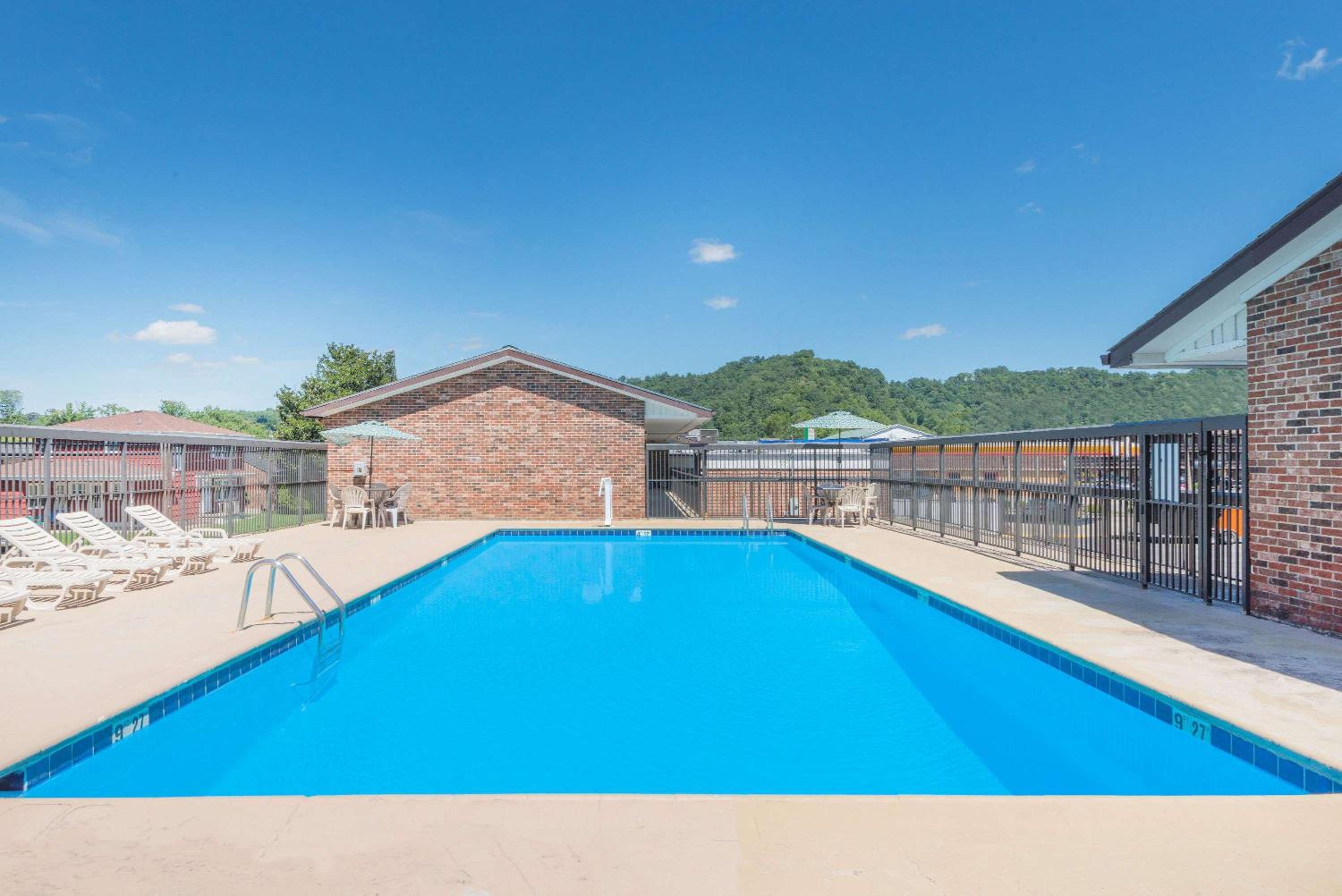 Days Inn by Wyndham Paintsville view 5