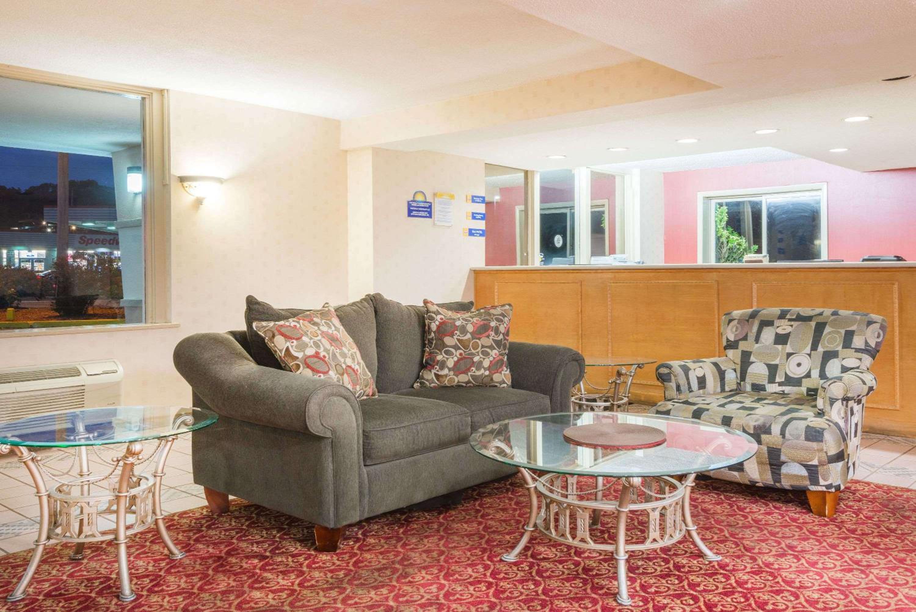Days Inn by Wyndham Paintsville view 3