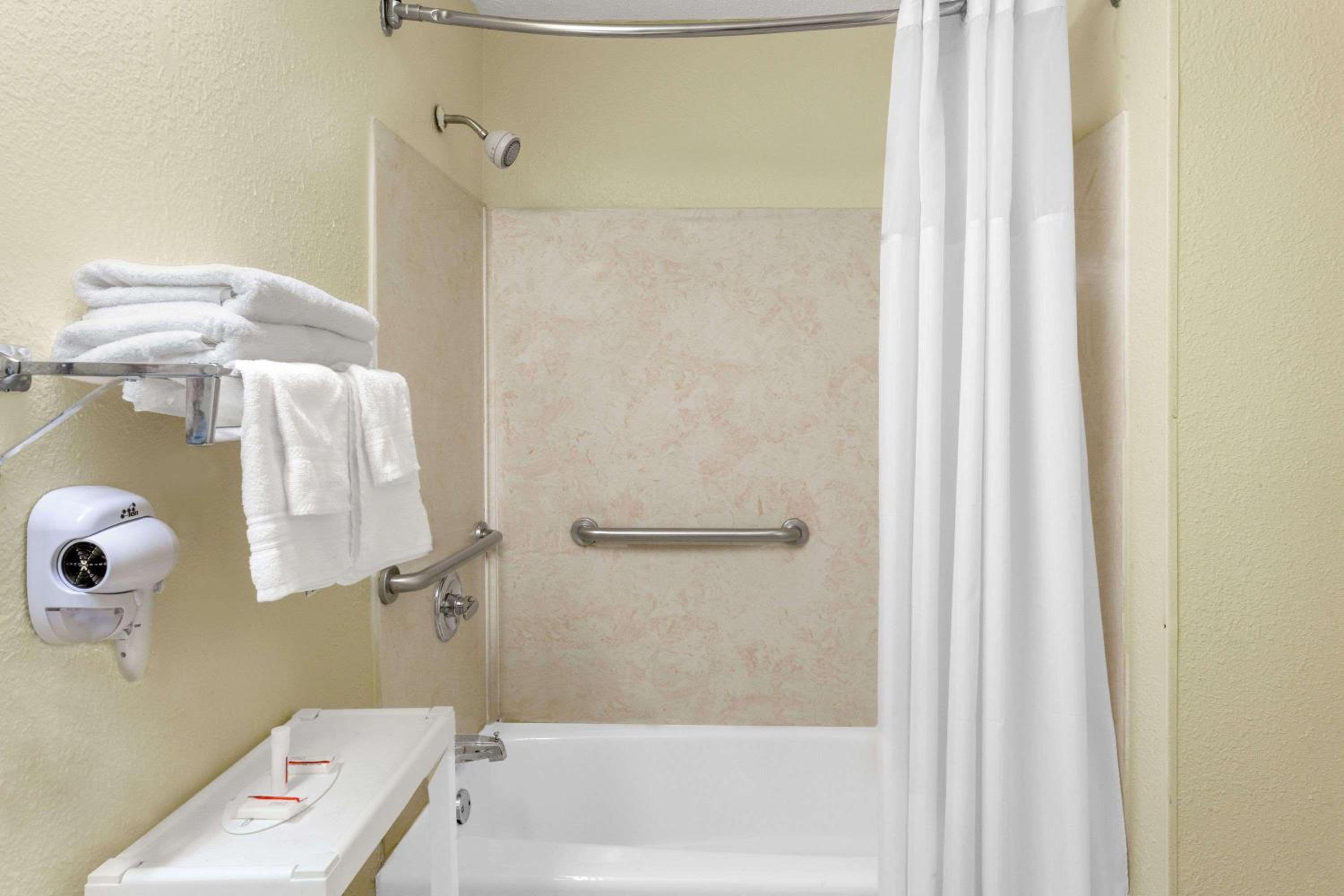 Days Inn by Wyndham Columbia NE Fort Jackson view 4