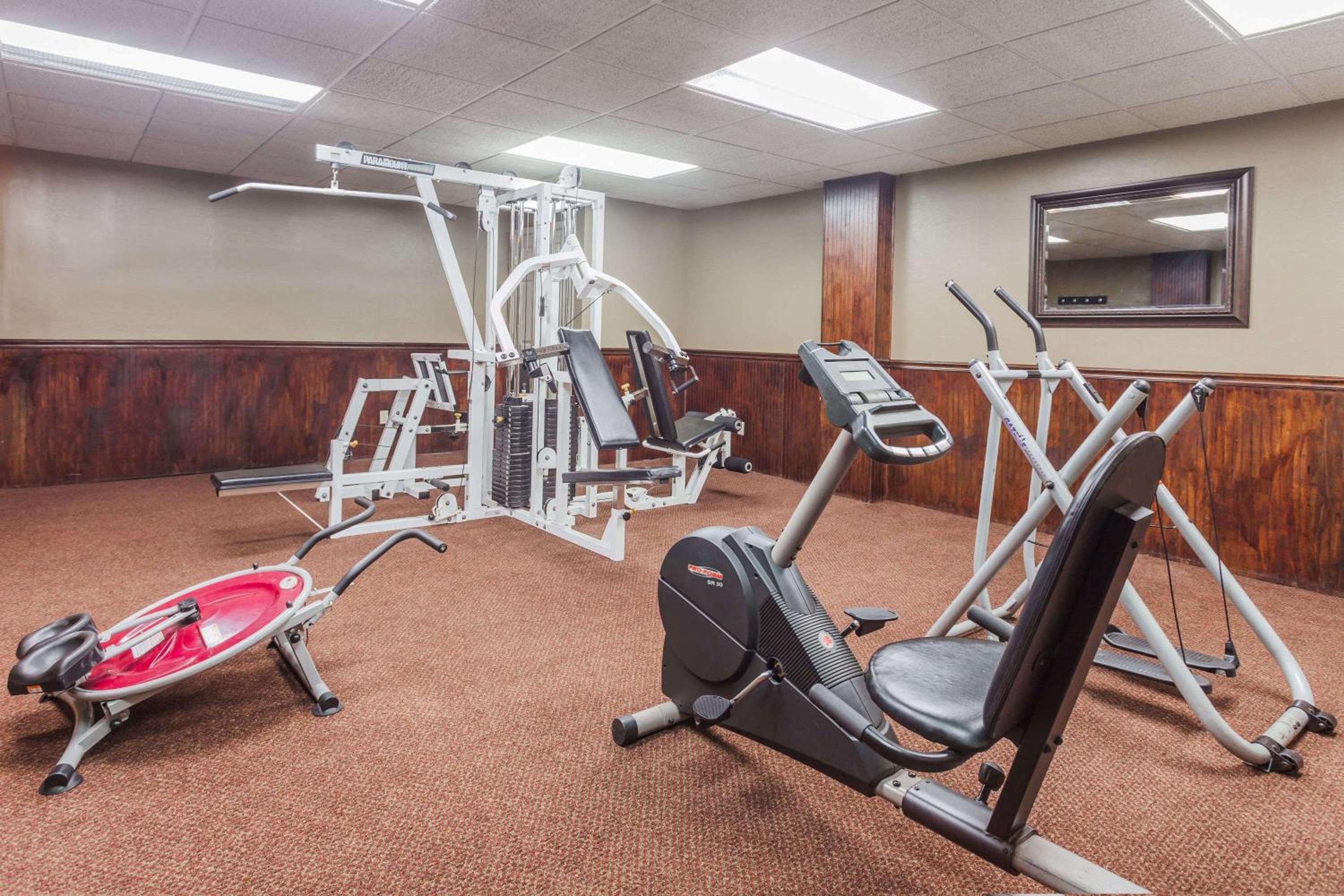 Lexington Vacations - Days Inn  Suites by Wyndham Lexington - Property Image 12
