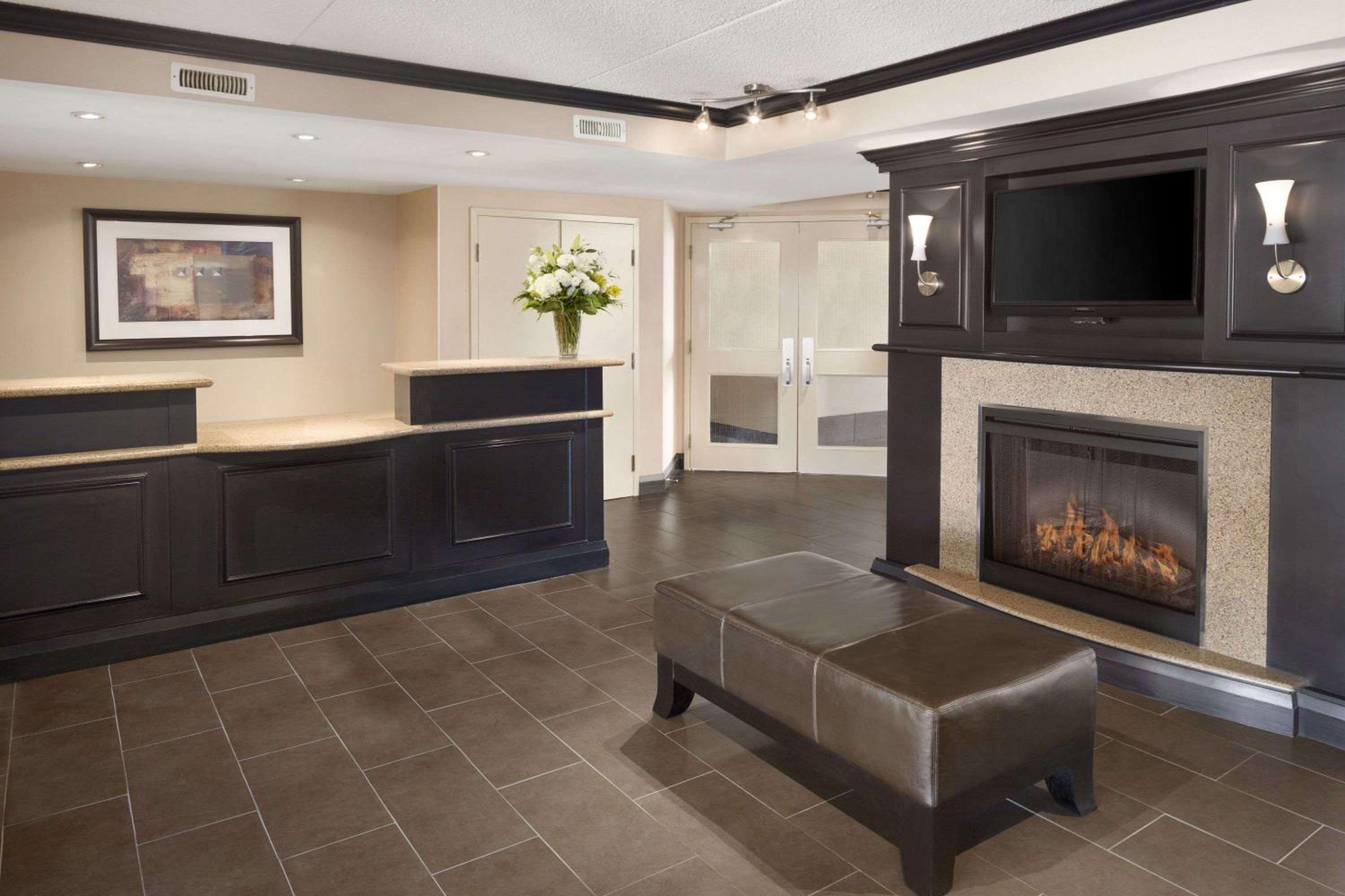 Brantford Vacations - Days Inn by Wyndham Brantford - Property Image 33