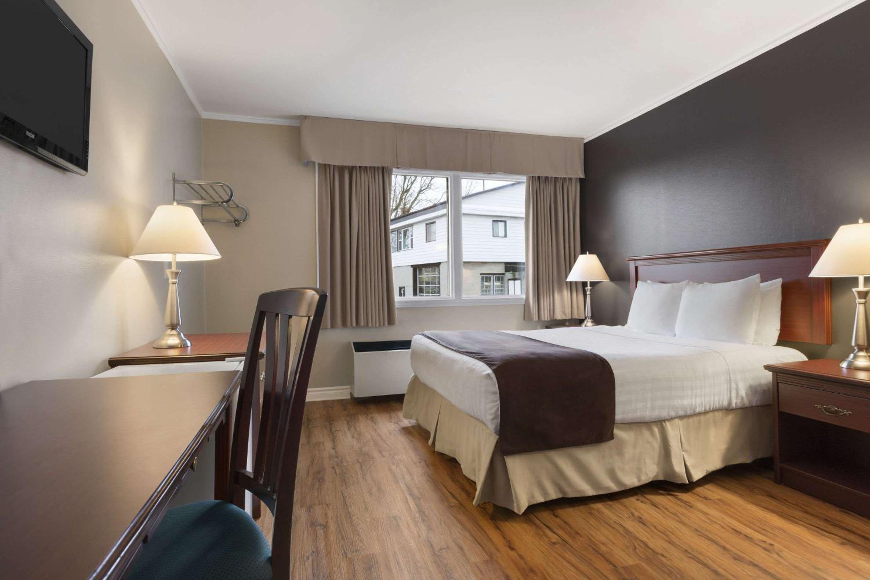 Brockville Vacations - Days Inn by Wyndham Brockville - Property Image 10