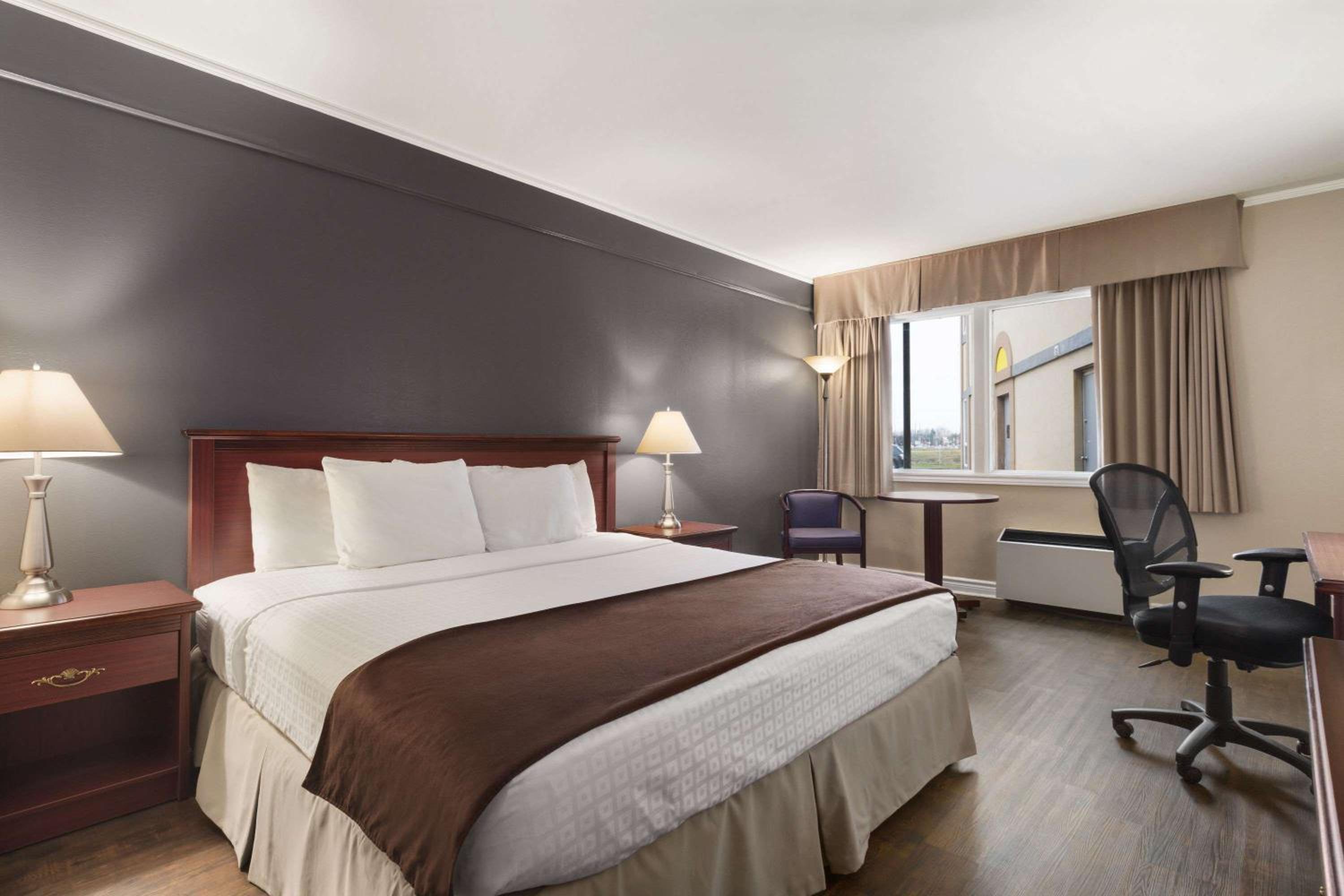 Brockville Vacations - Days Inn by Wyndham Brockville - Property Image 8