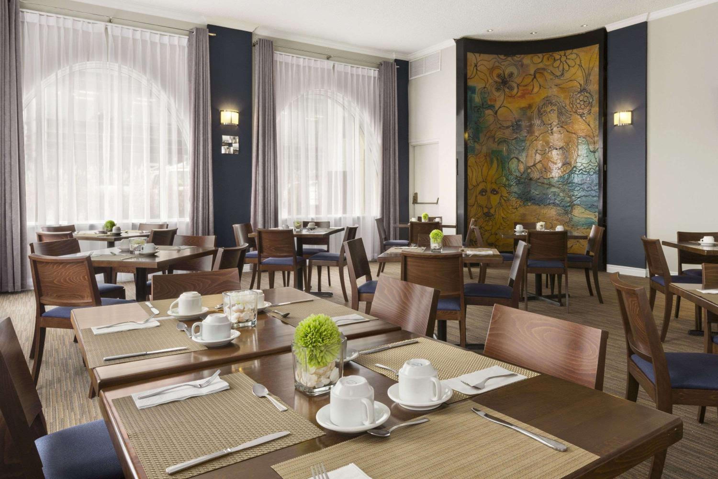 Montreal Vacations - Days Inn by Wyndham Montreal Airport Conference Centre - Property Image 4
