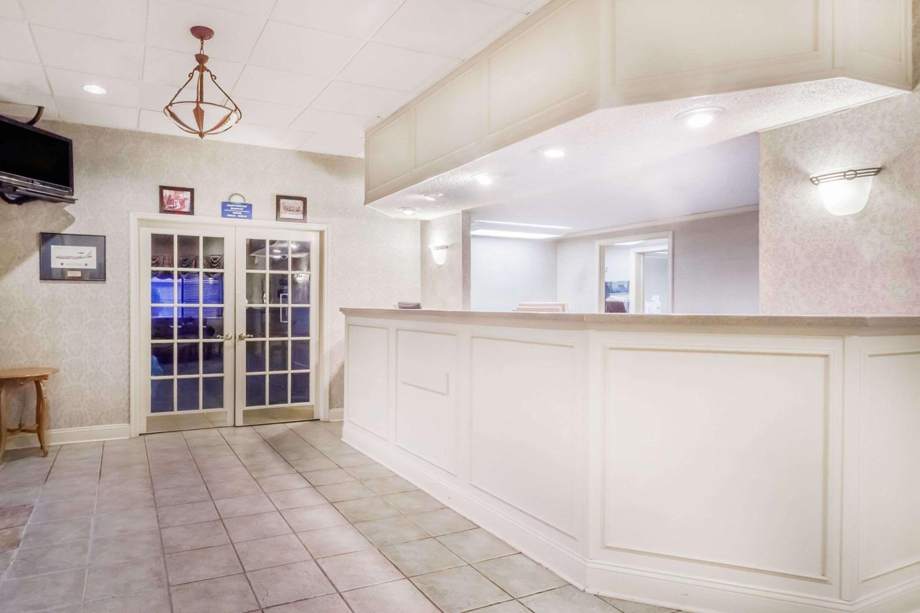 Dover Vacations - Days Inn by Wyndham Dover Downtown - Property Image 2