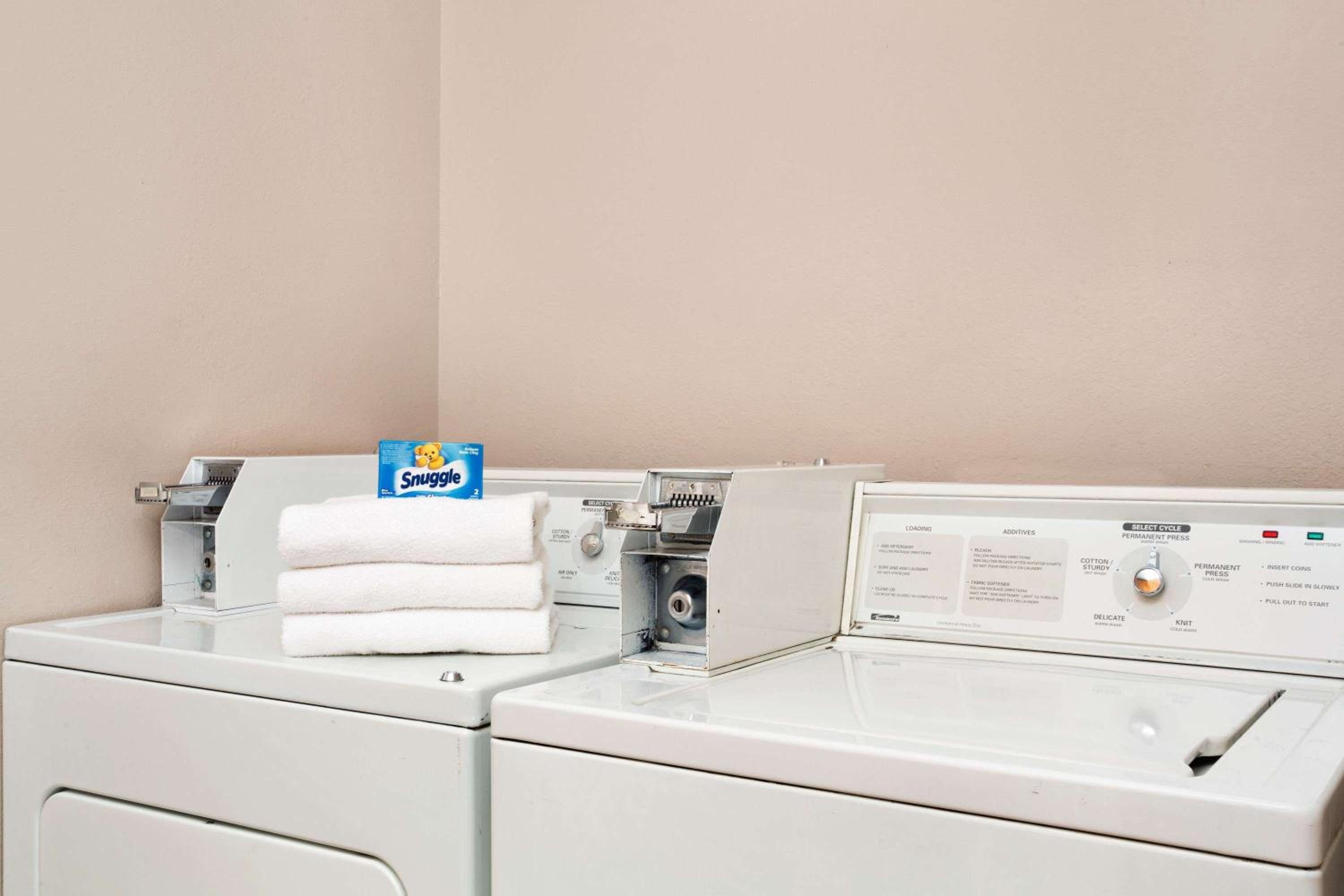 Antelope Inn  Suites - Property Image 61