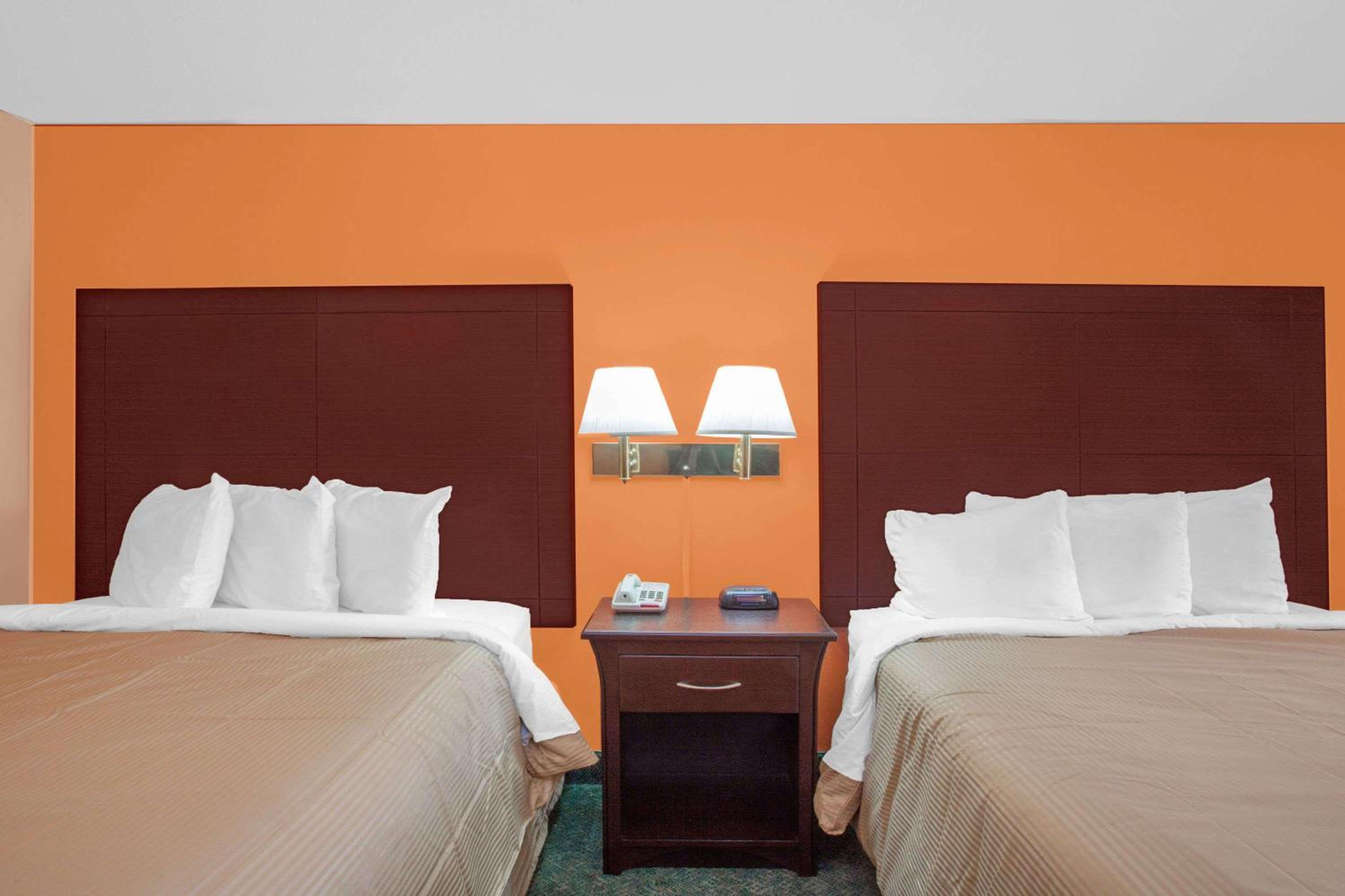 Days Inn by Wyndham Moulton view 5