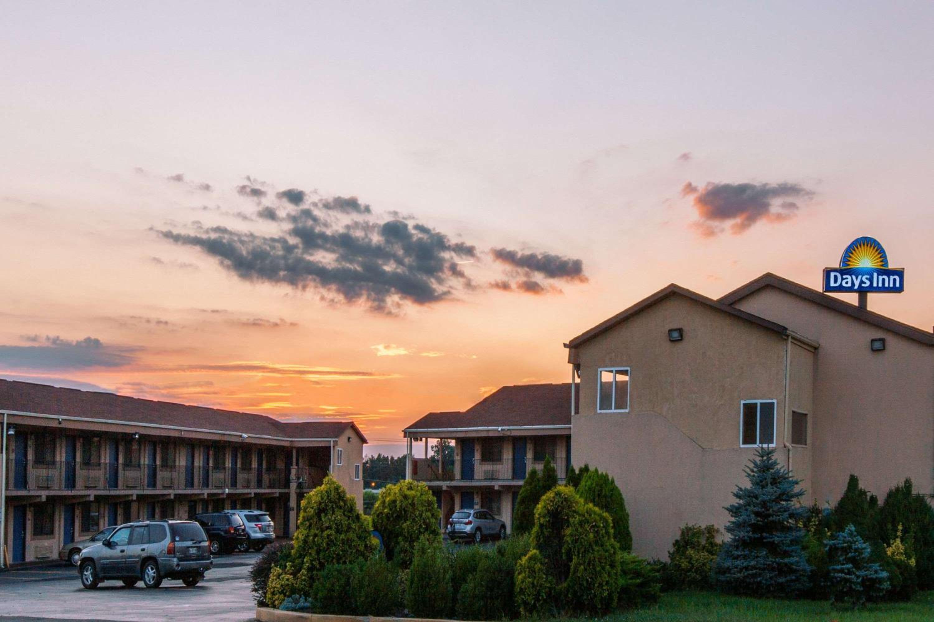 Red Carpet Inn Elkton view 2