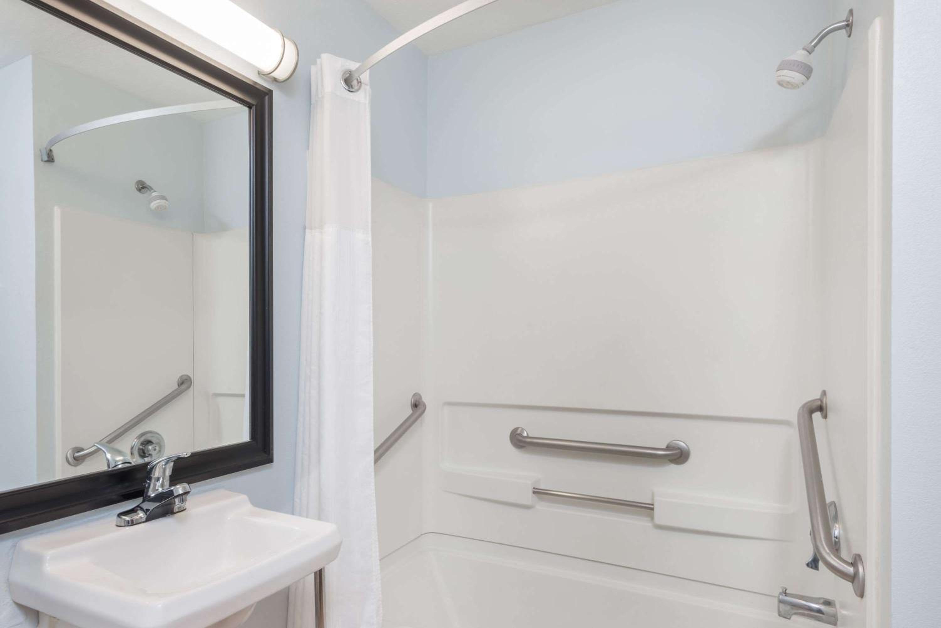 Days Inn by Wyndham Las Vegas - Image 5