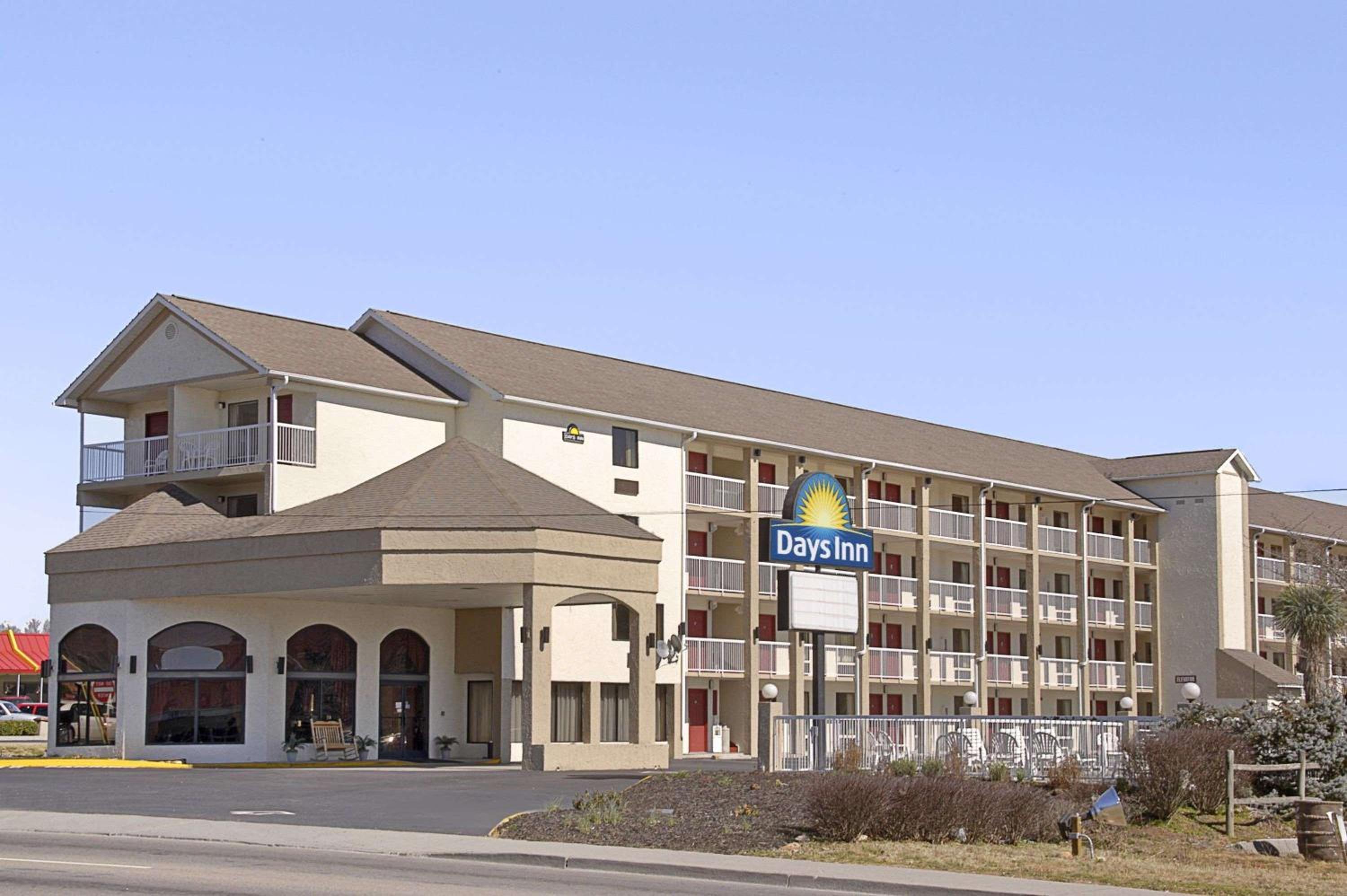 Hotel Days Inn by Wyndham Apple Valley Pigeon Forge/Sevierville - Image 1