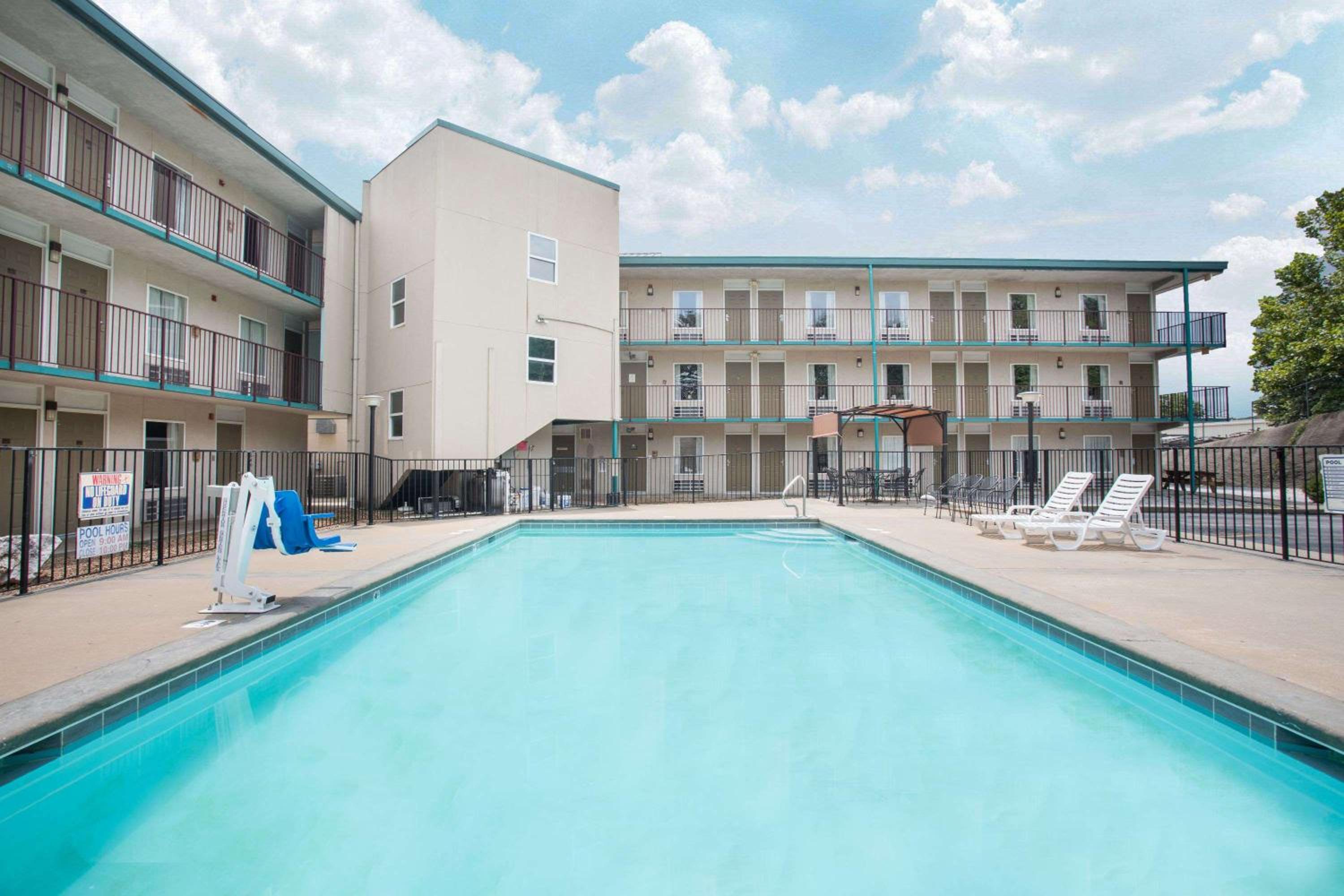 Harrison Vacations - Days Inn by Wyndham Harrison - Property Image 5