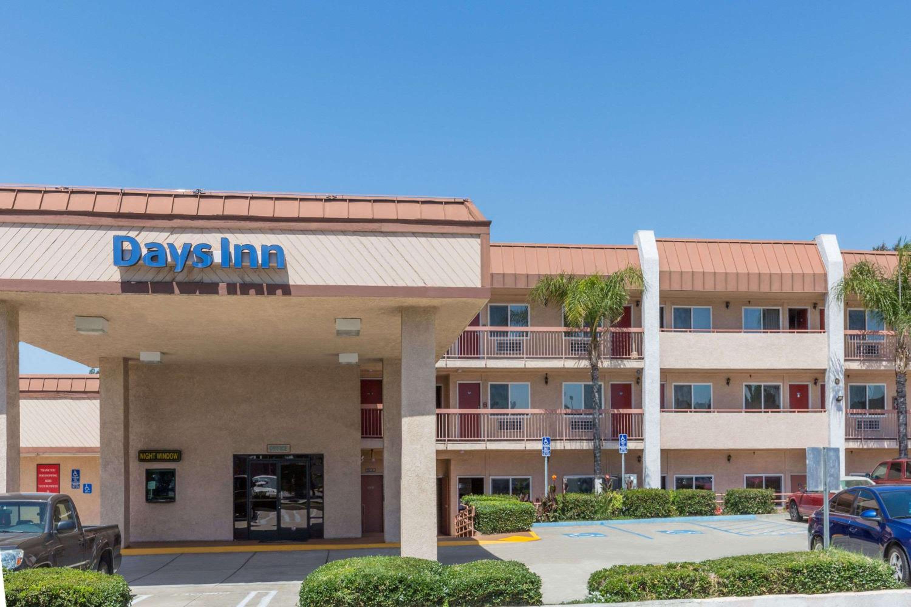 Hotel Days Inn by Wyndham Ontario Airport - Image 1