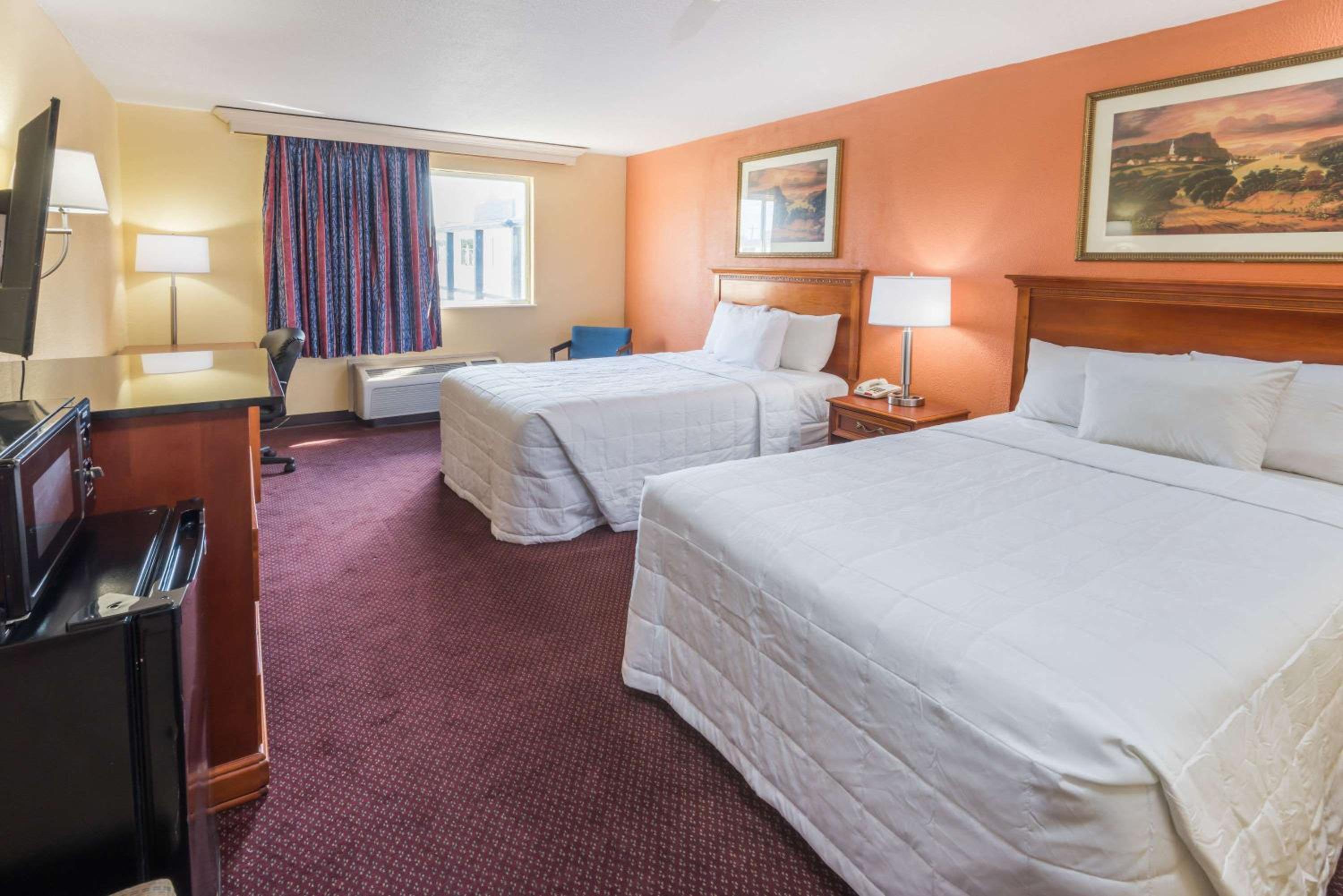 Columbus Grand Hotel & Banquet Center, Photo 16