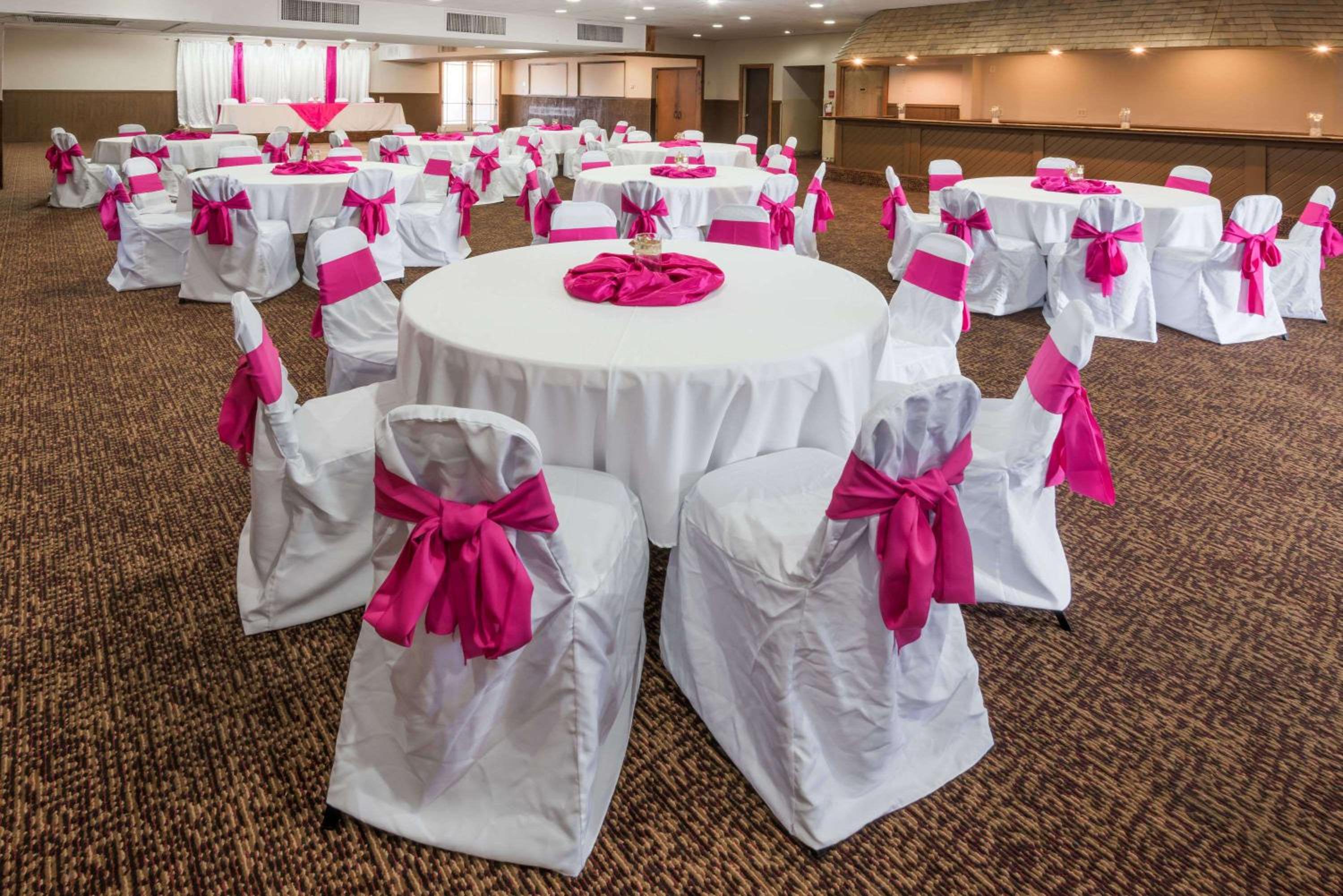 Columbus Grand Hotel & Banquet Center, Photo 28