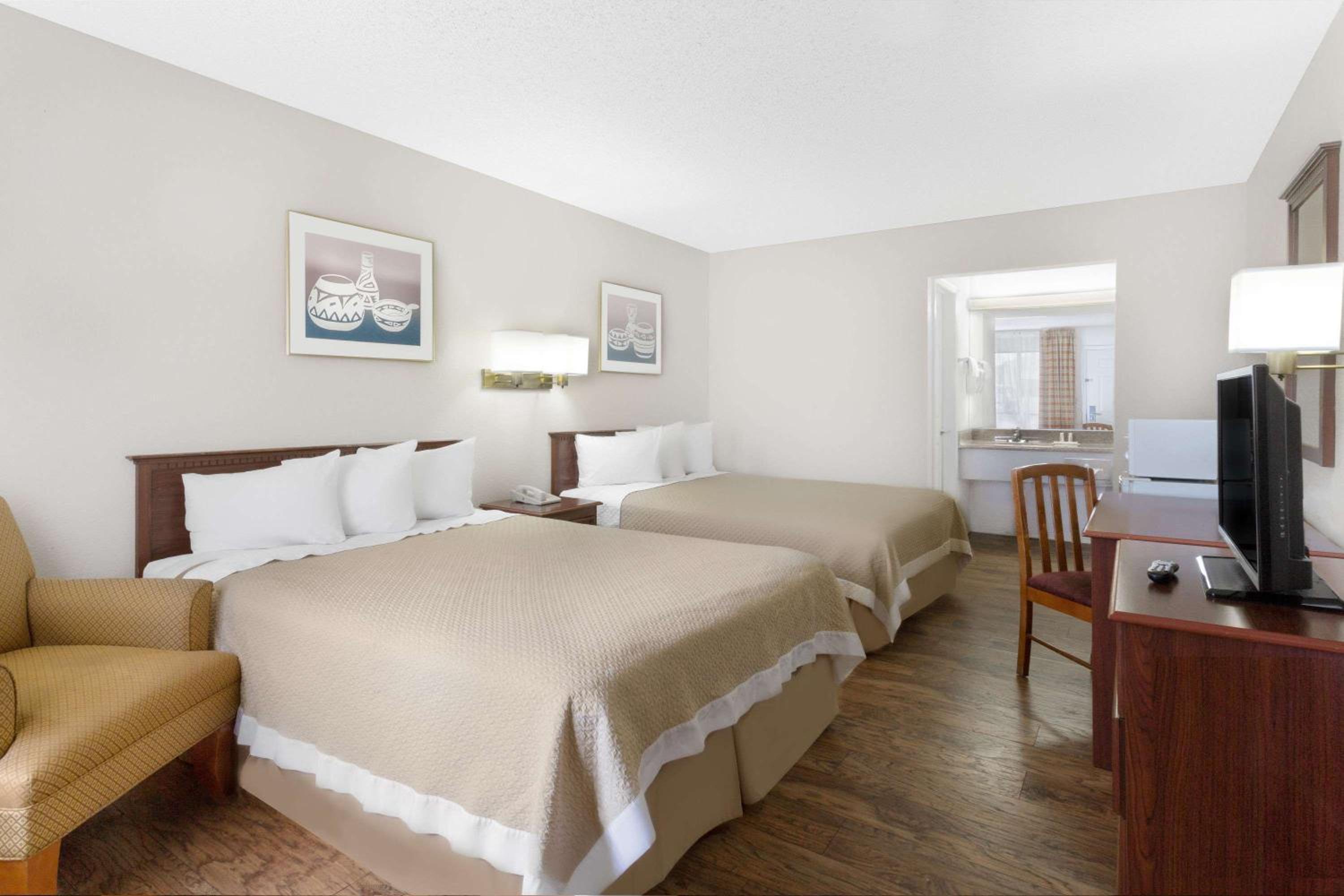 Kingman Vacations - Days Inn by Wyndham Kingman West - Property Image 10