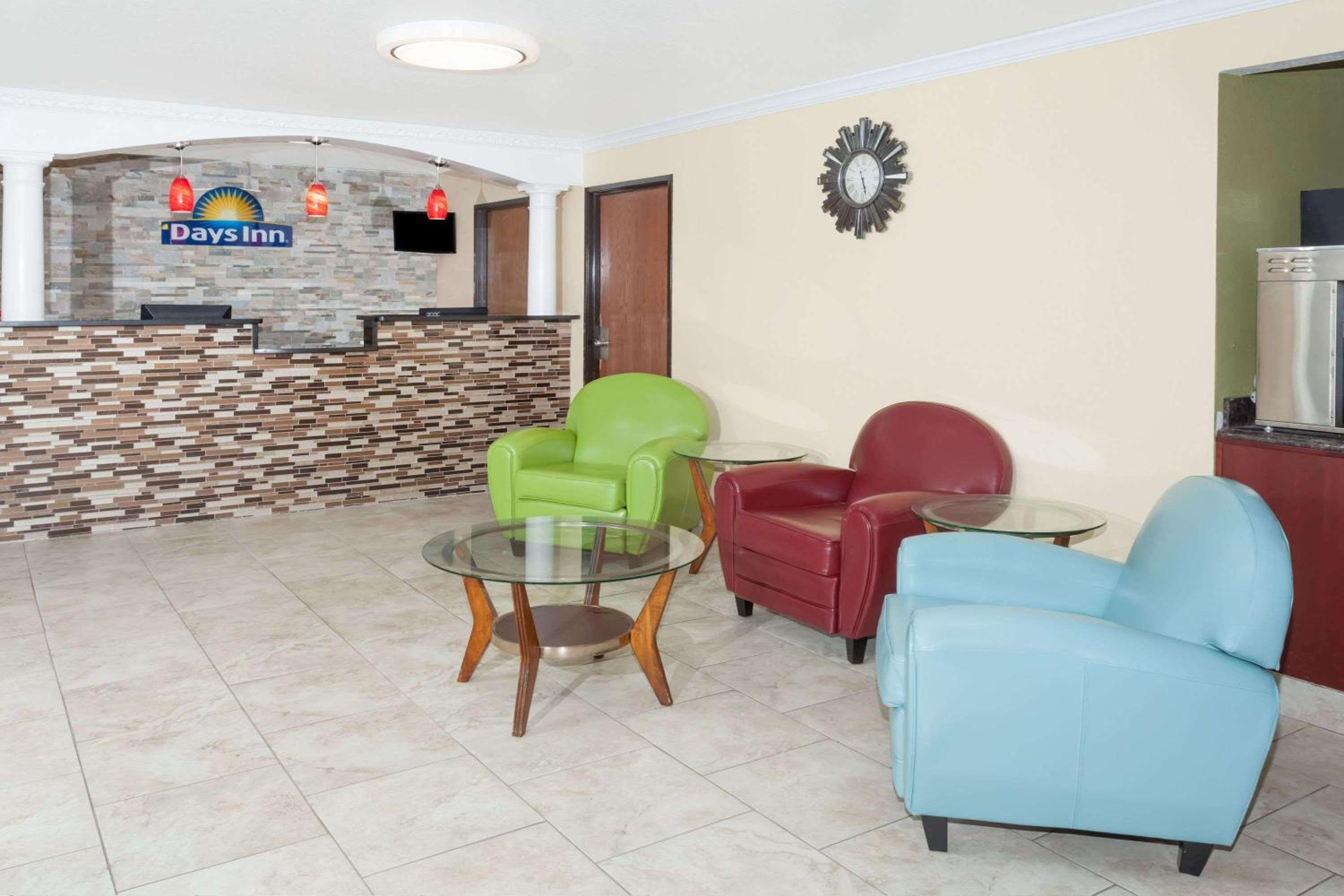 Days Inn by Wyndham Springfield - Image 3
