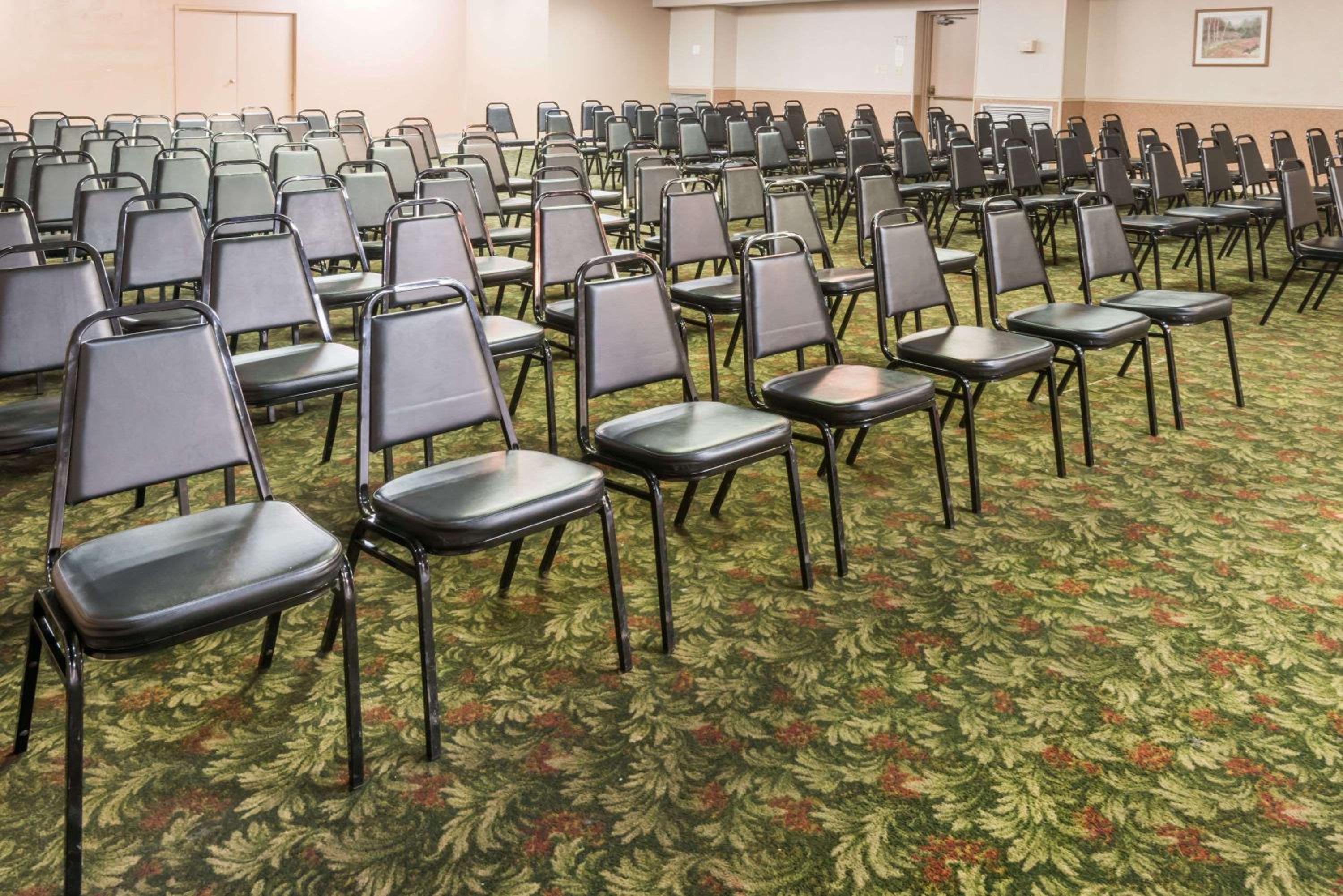 Columbus Grand Hotel & Banquet Center, Photo 35
