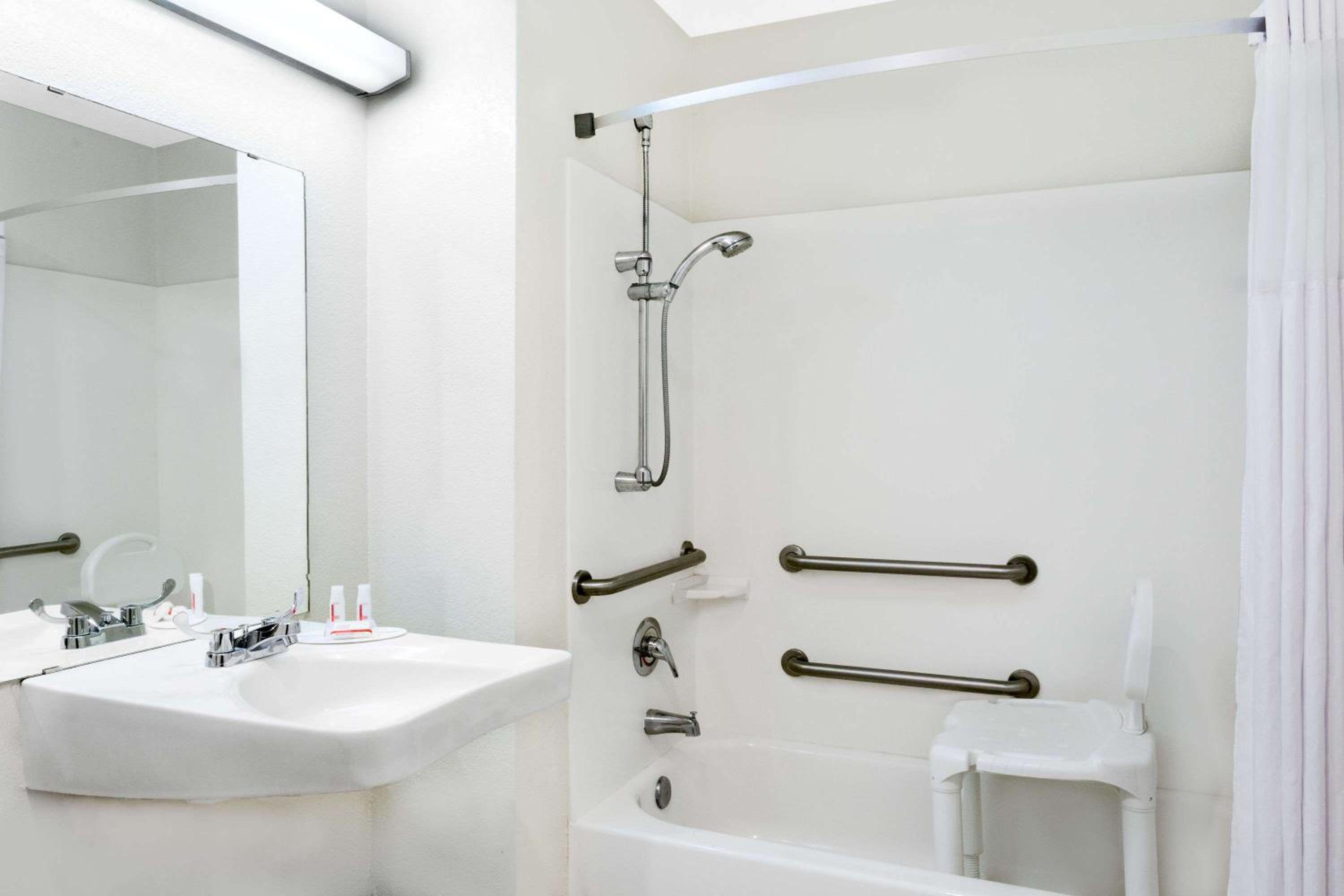 Kingman Vacations - Days Inn by Wyndham Kingman West - Property Image 12