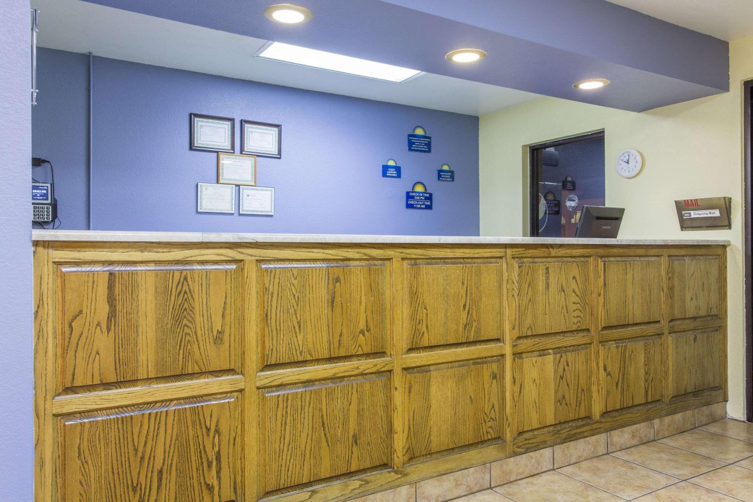 Kingman Vacations - Days Inn by Wyndham Kingman West - Property Image 1