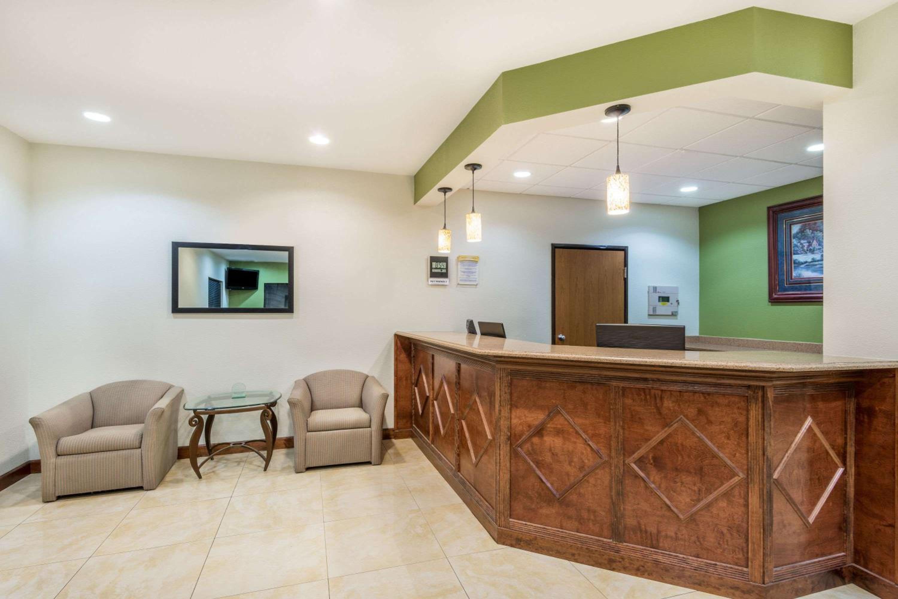 Days Inn by Wyndham Topeka view 5