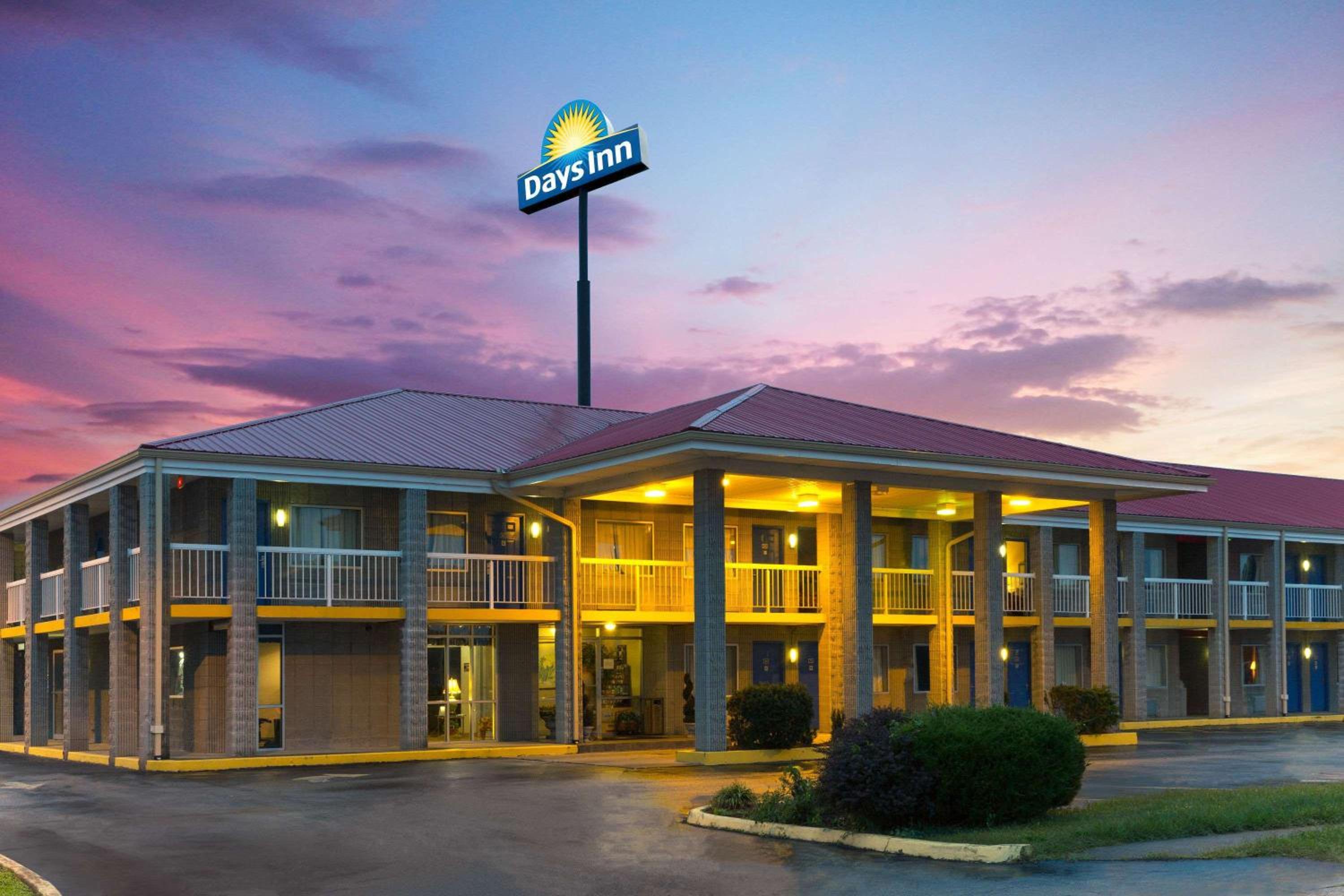 Richmond Vacations - Days Inn by Wyndham Richmond - Property Image 16