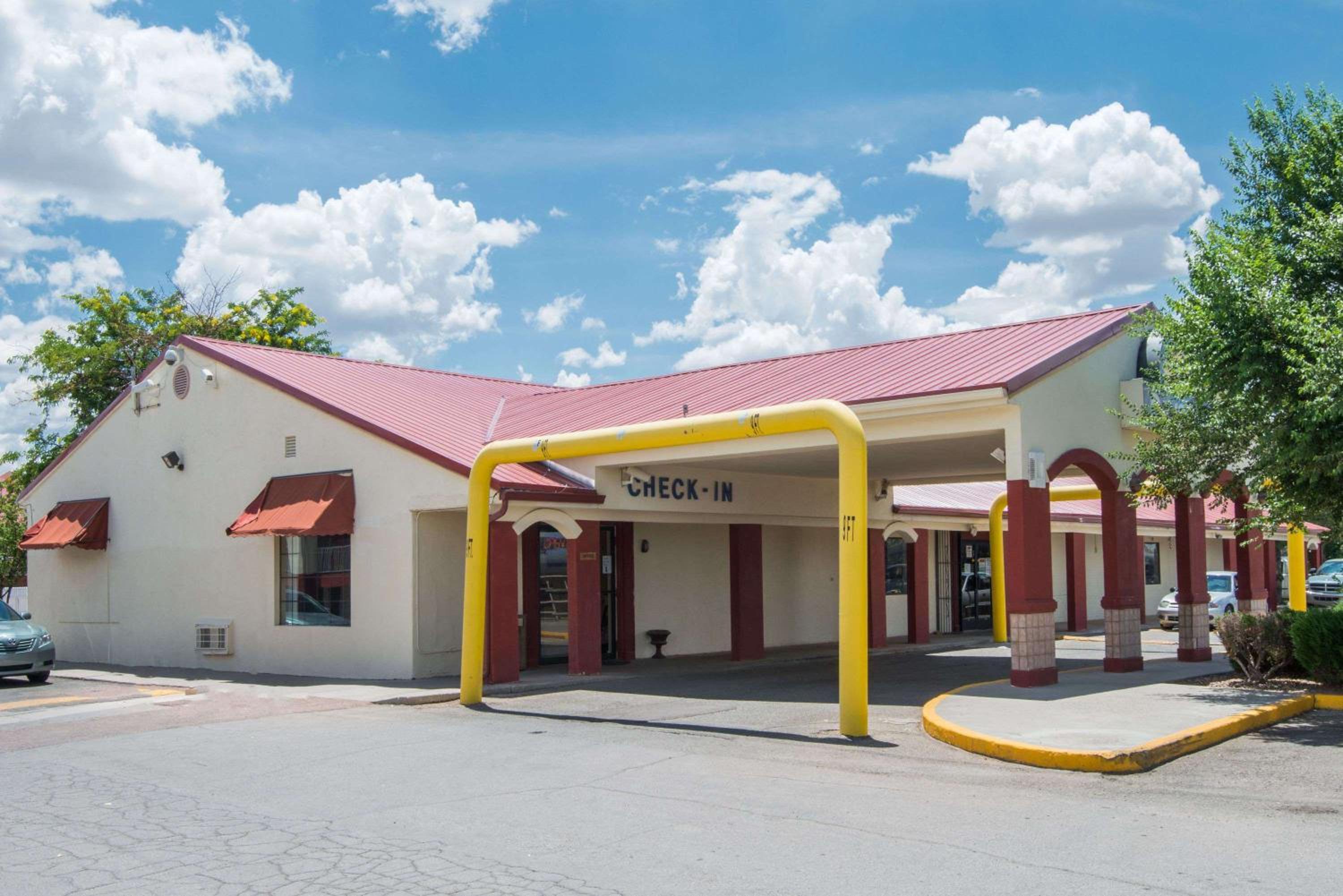 Days Inn by Wyndham Gallup view 2