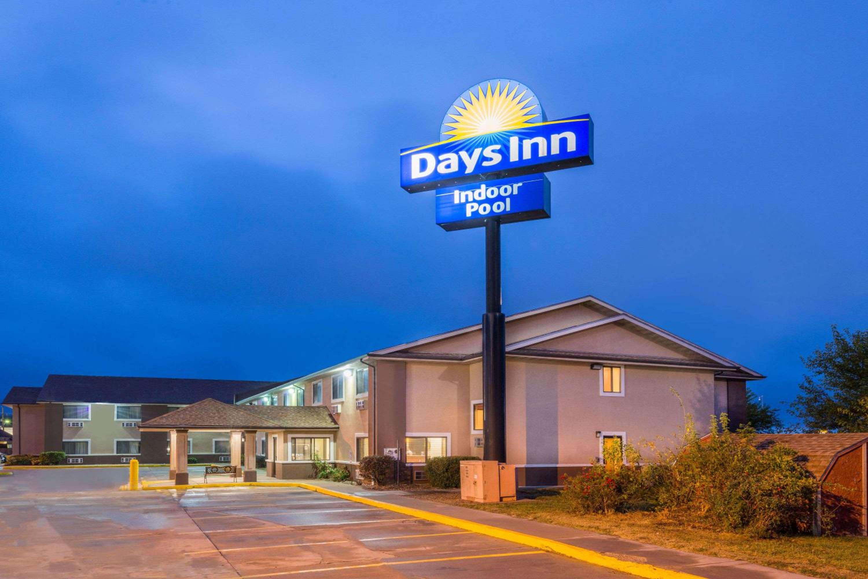 Days Inn by Wyndham Topeka view 4