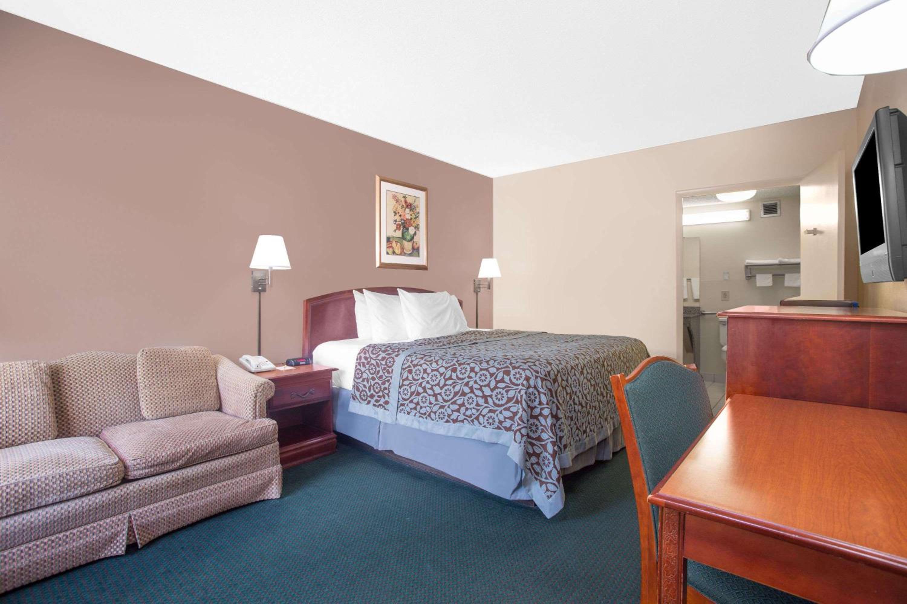 Days Inn by Wyndham Dublin GA view 5