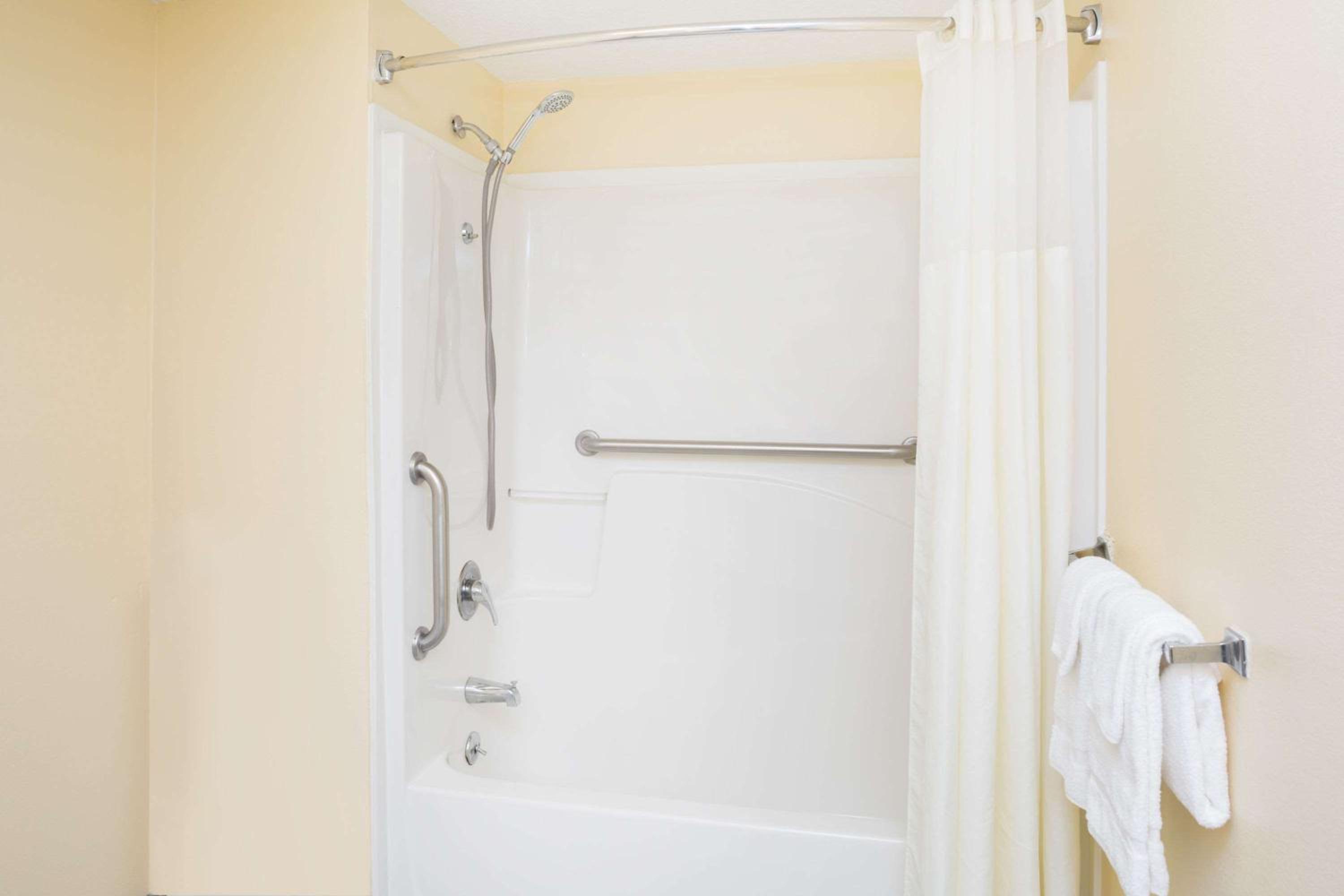Days Inn by Wyndham Enterprise view 5