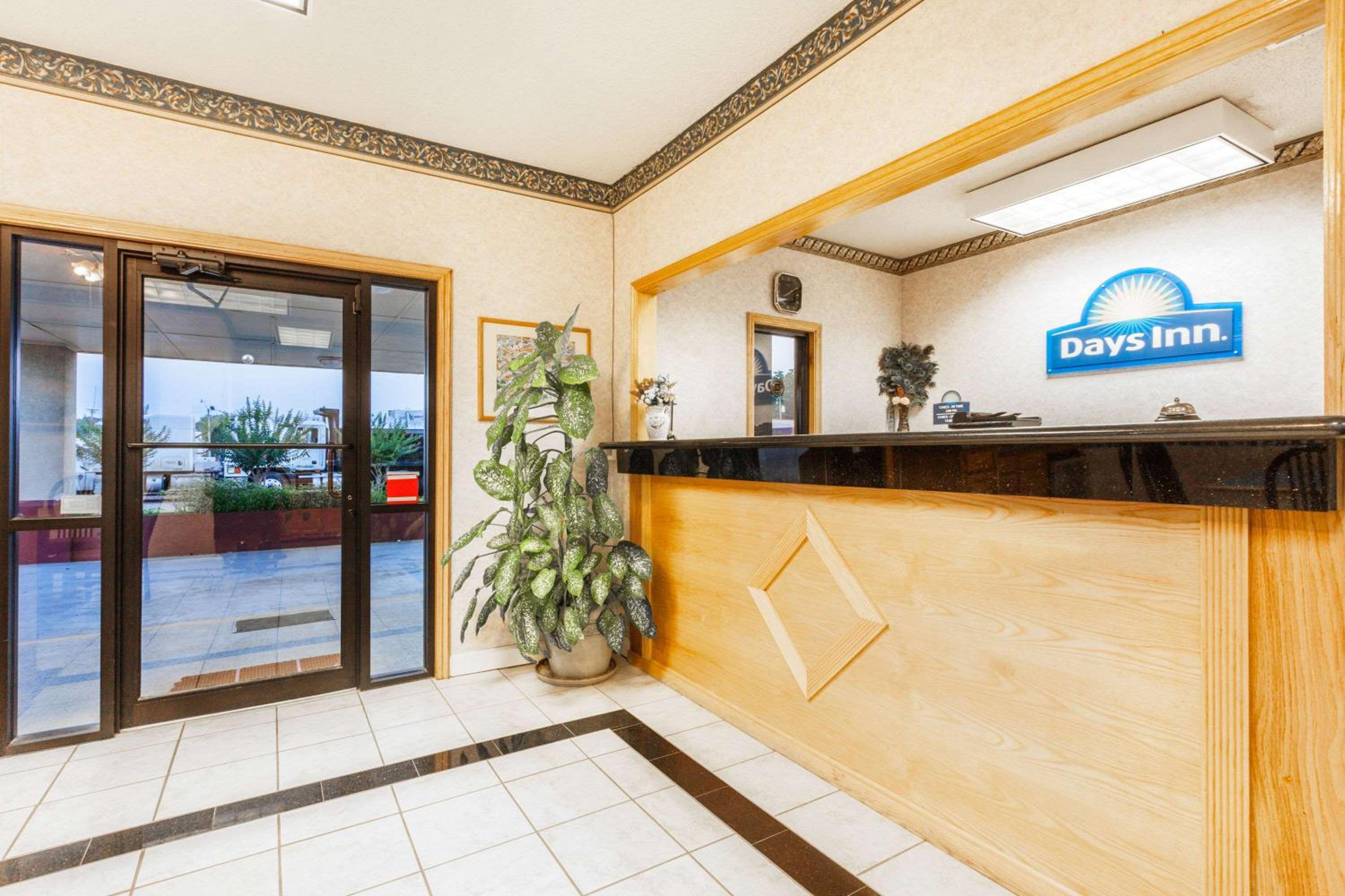 Days Inn by Wyndham Yazoo City view 2