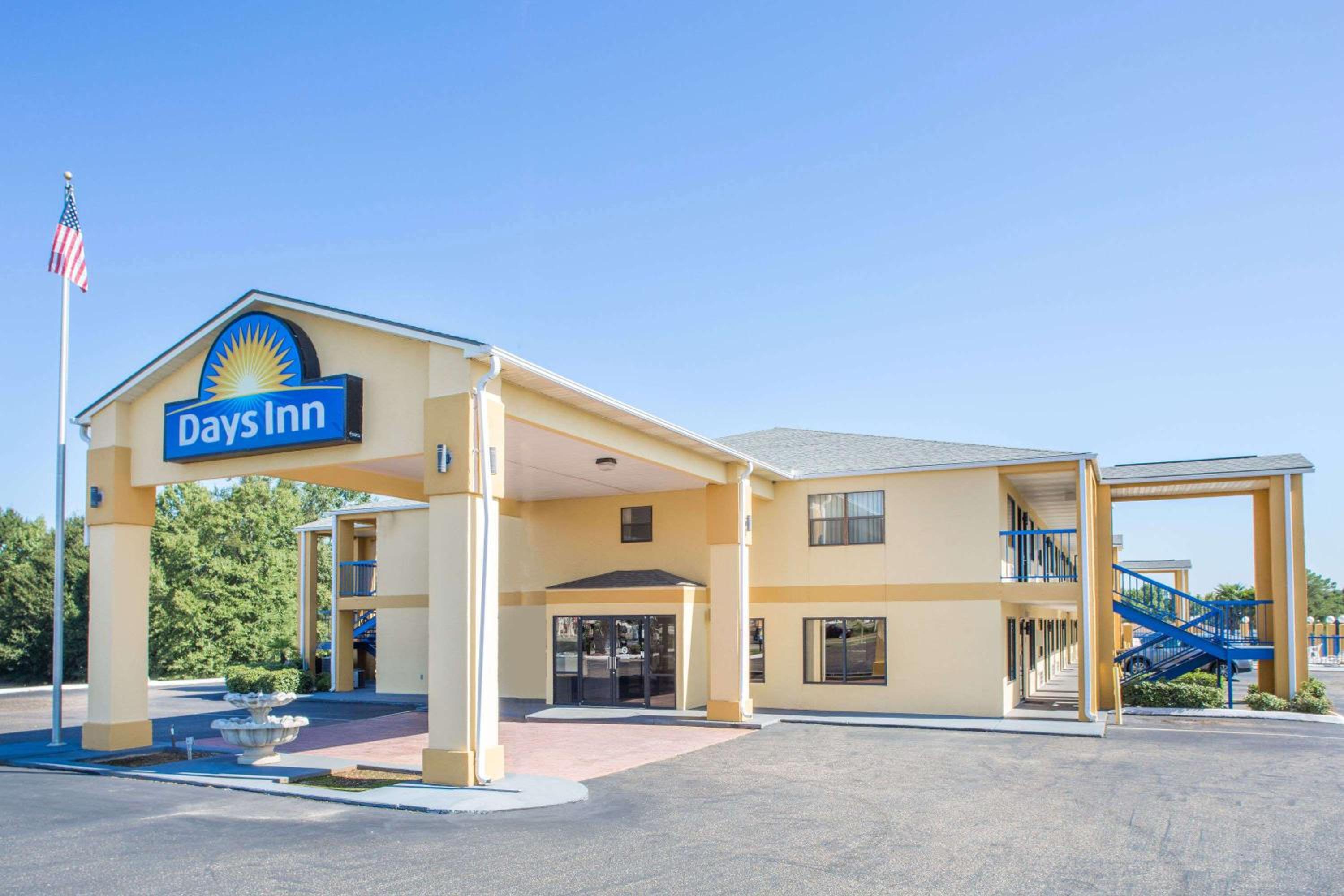 Enterprise Vacations - Days Inn by Wyndham Enterprise - Property Image 1