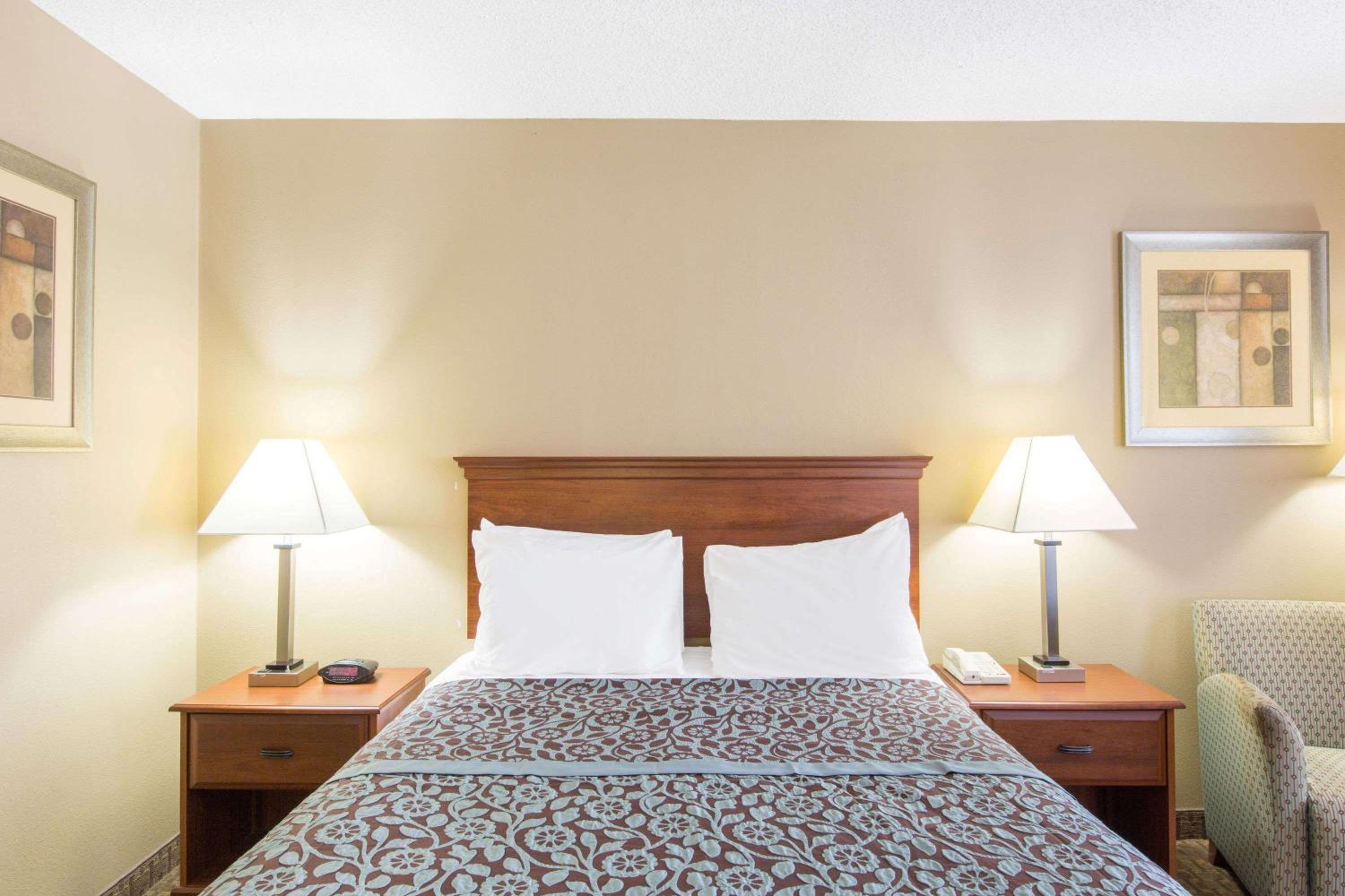 Days Inn by Wyndham Ripley - Property Image 8