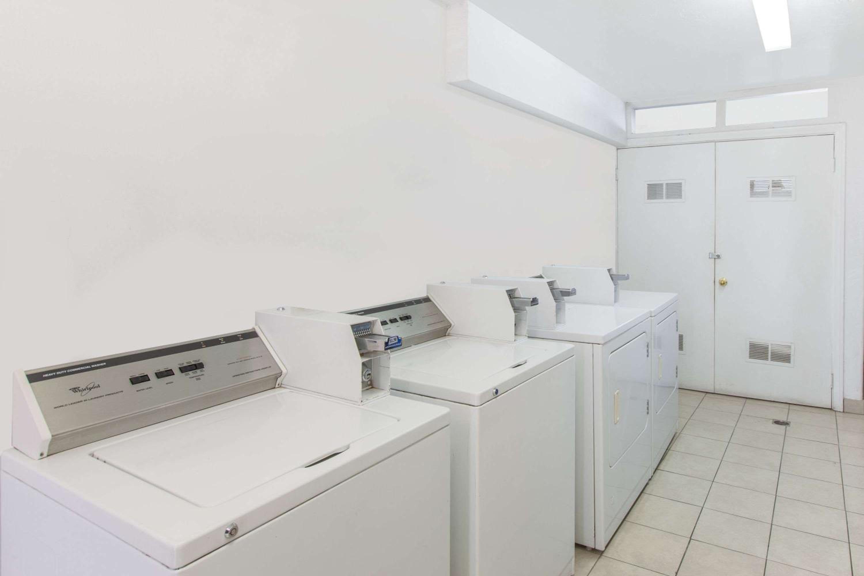 Camarillo Vacations - Days Inn by Wyndham Camarillo - Ventura - Property Image 12