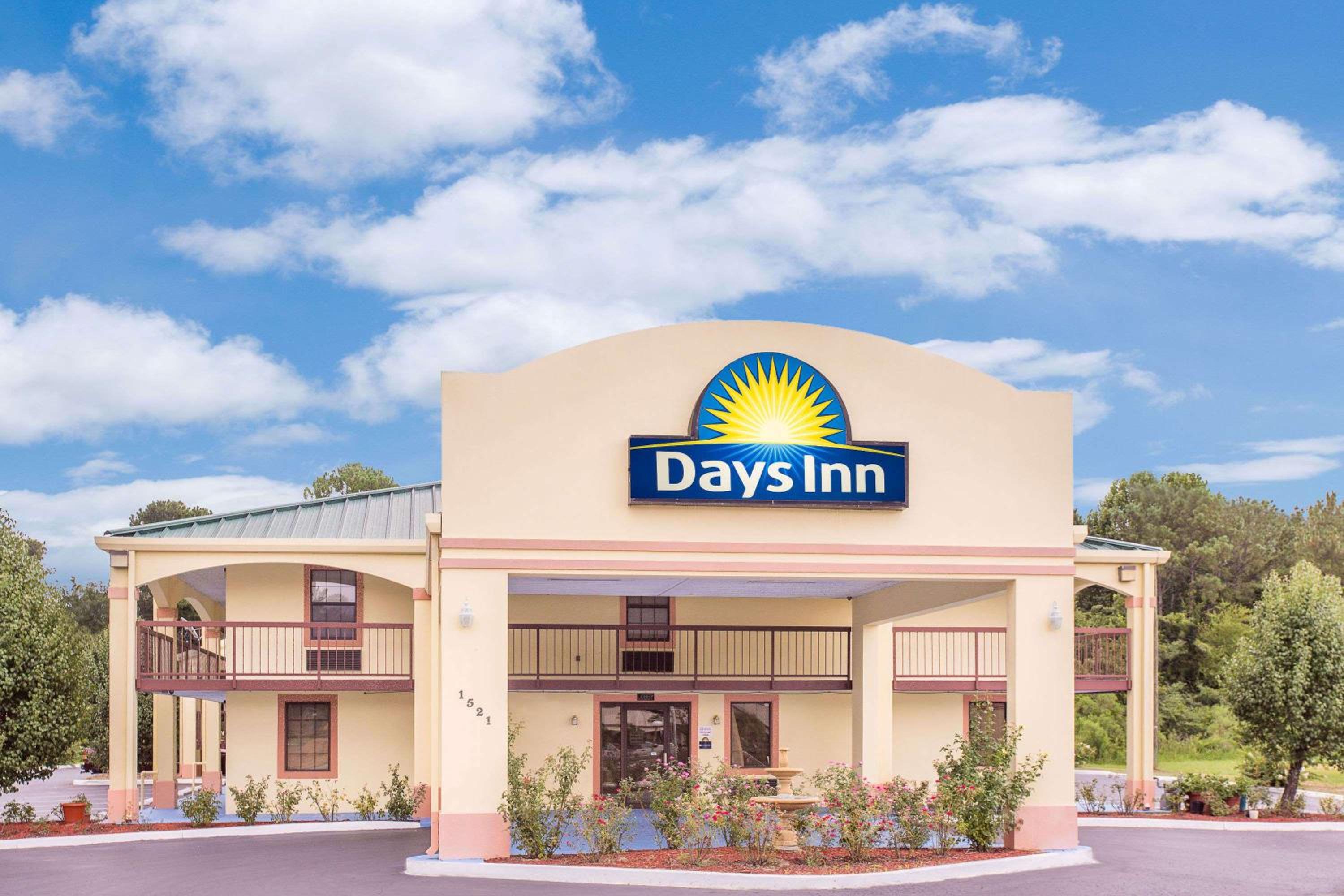 Eufaula Vacations - Days Inn by Wyndham Eufaula AL - Property Image 1