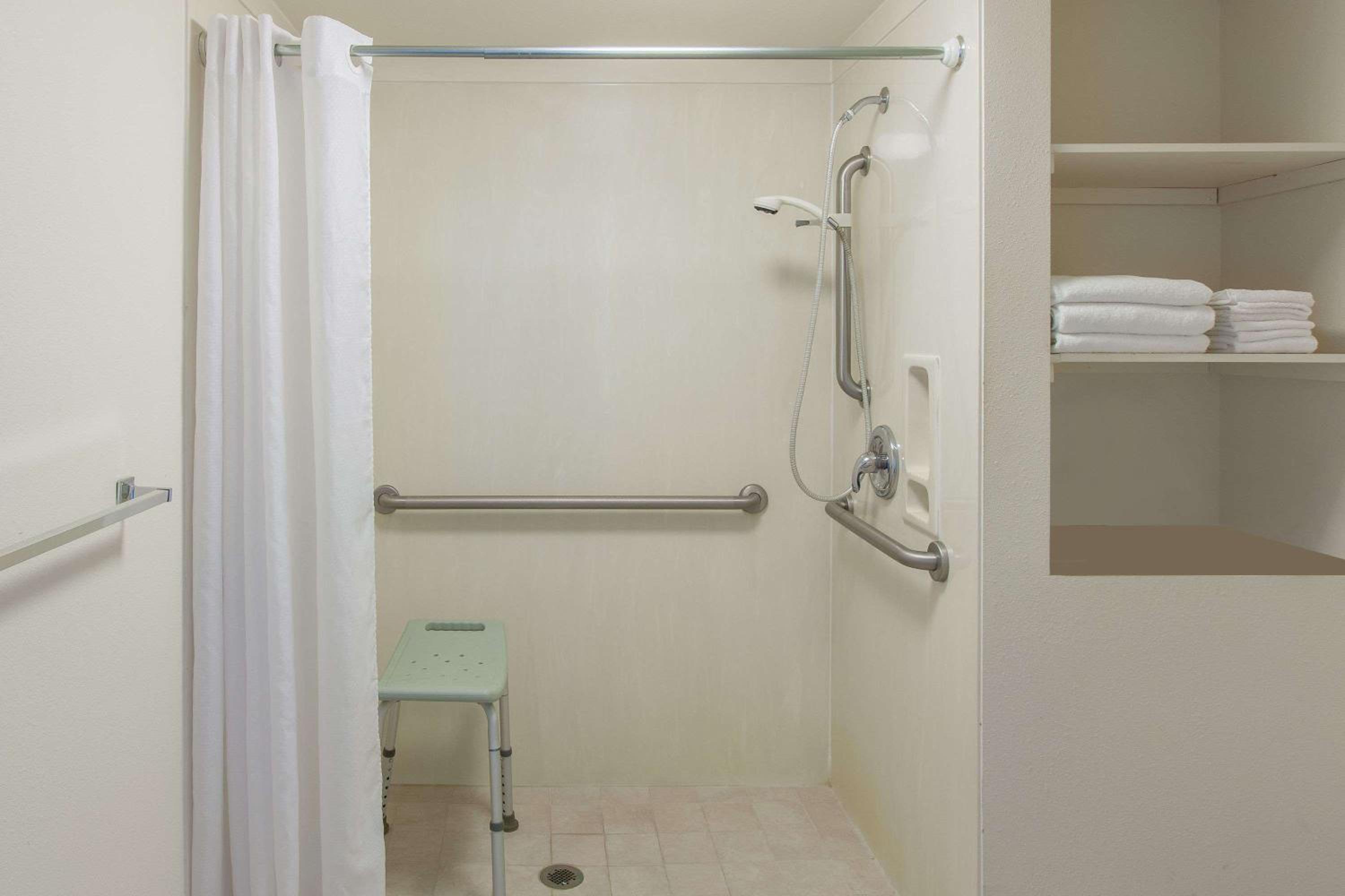 Camarillo Vacations - Days Inn by Wyndham Camarillo - Ventura - Property Image 20