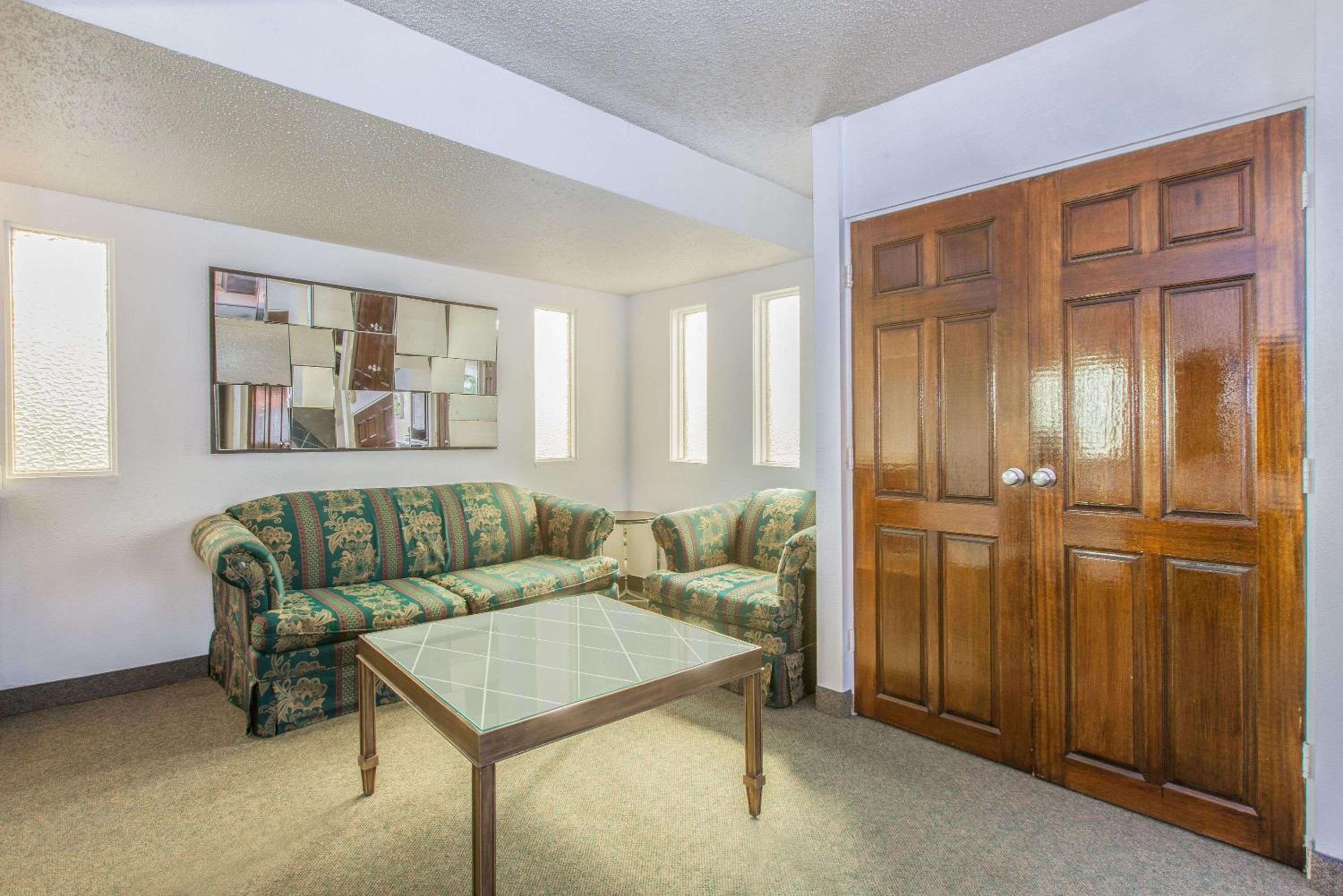 Camarillo Vacations - Days Inn by Wyndham Camarillo - Ventura - Property Image 14