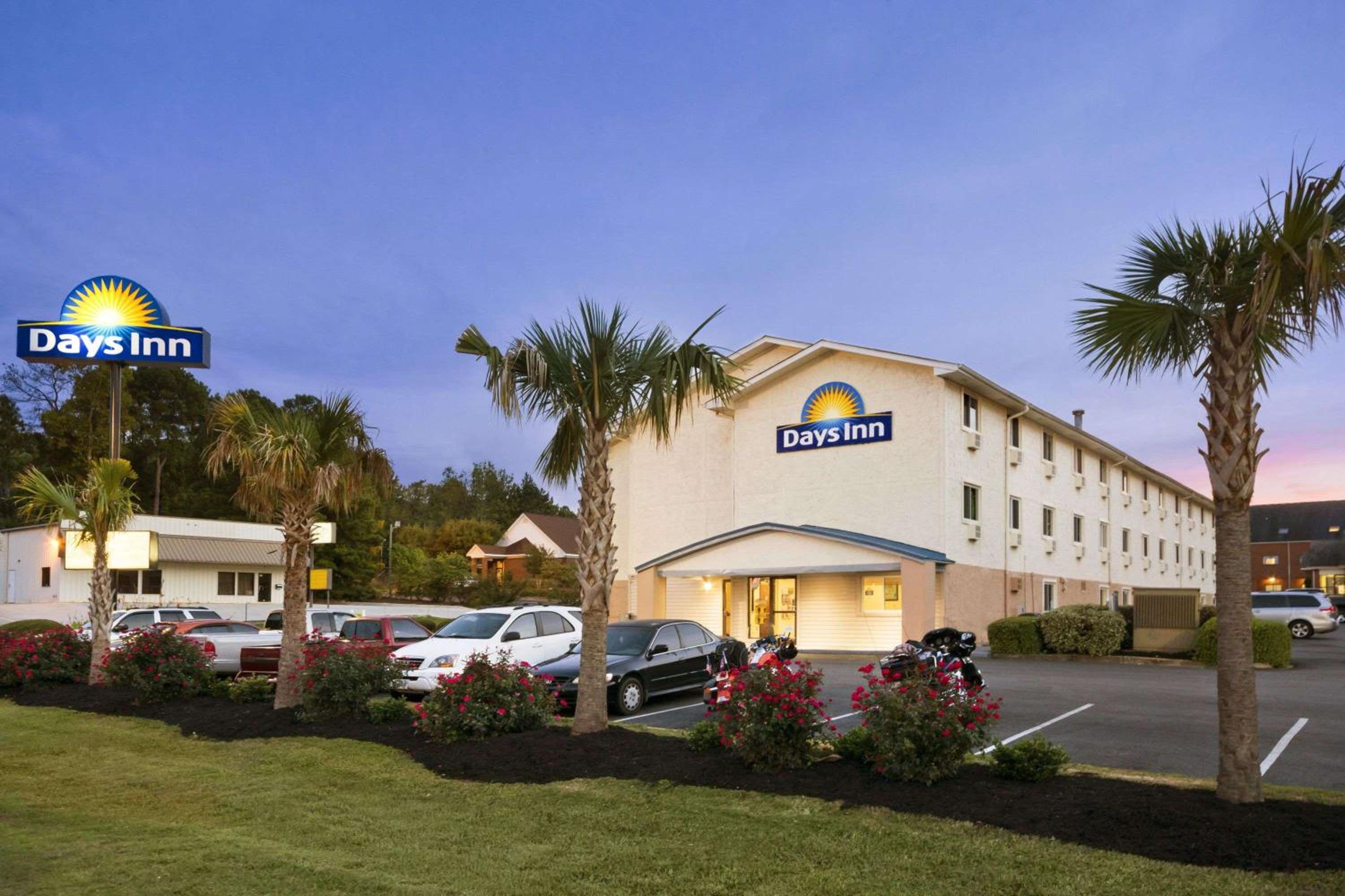 Days Inn by Wyndham Greenwood SC view 3