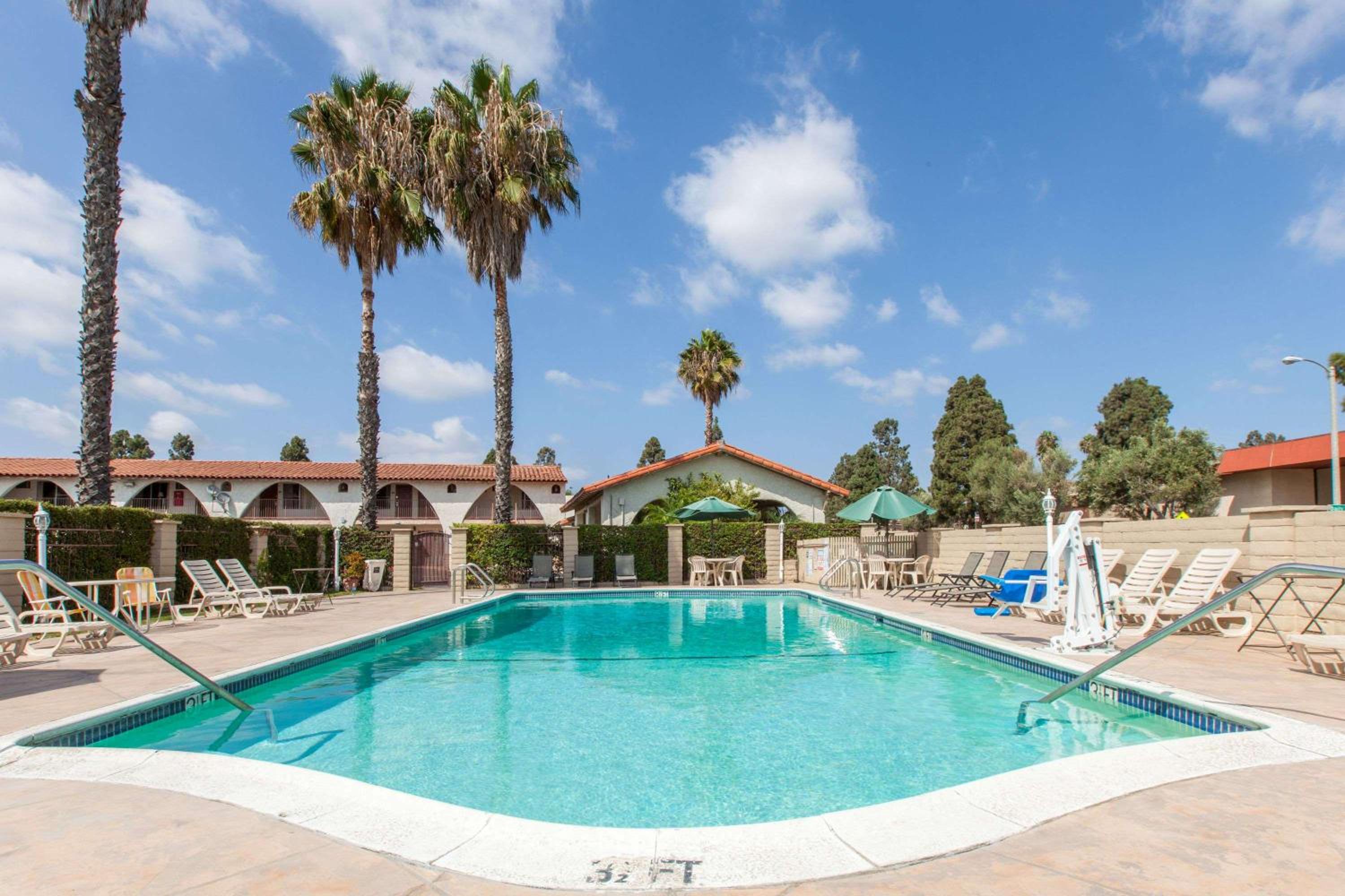 Camarillo Vacations - Days Inn by Wyndham Camarillo - Ventura - Property Image 22