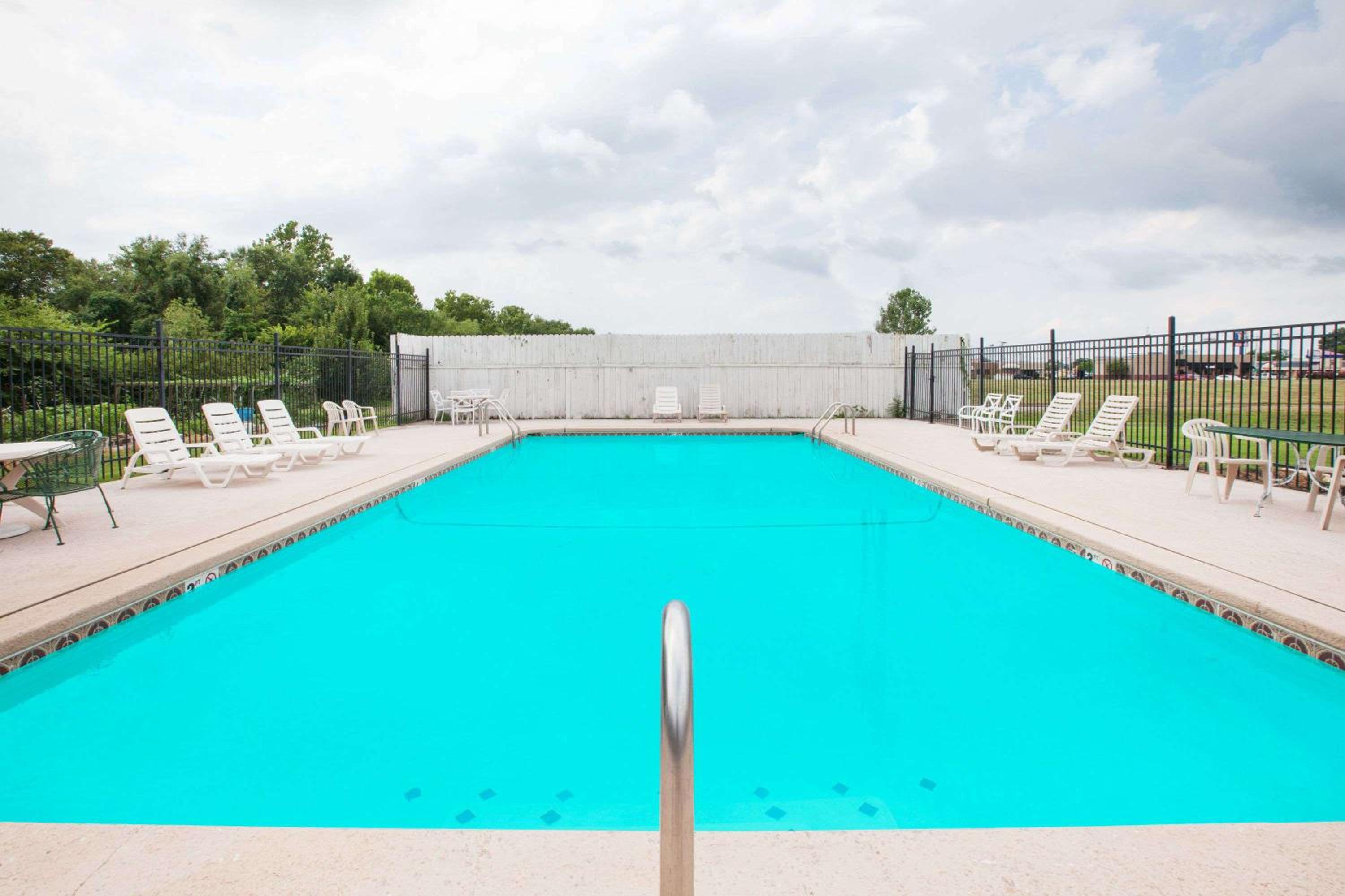 Days Inn by Wyndham Alma ARKANSAS view 4